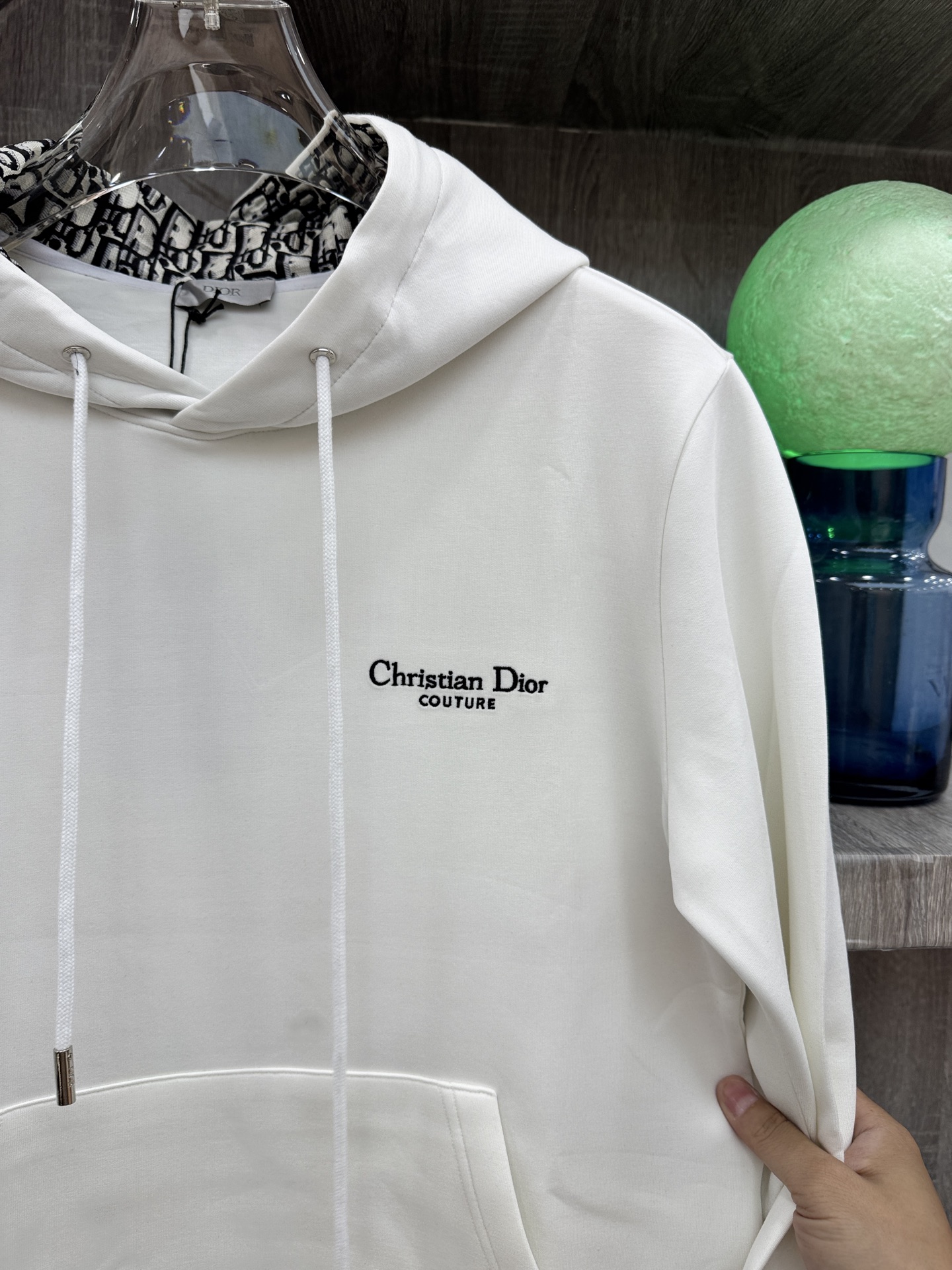 CD迪澳🔈X 2026秋冬新款连帽卫衣🆕🆕🆕原版五金辅料完整复刻‼️高品质空气层面料,软糯挺括不易变形,剪裁宽松不挑身形 CD迪澳🔈X 2026秋冬新款连帽卫衣🆕🆕🆕原版五金辅料完整复刻‼️高品质空气层面料,软糯挺括不易变形,剪裁宽松不挑身形