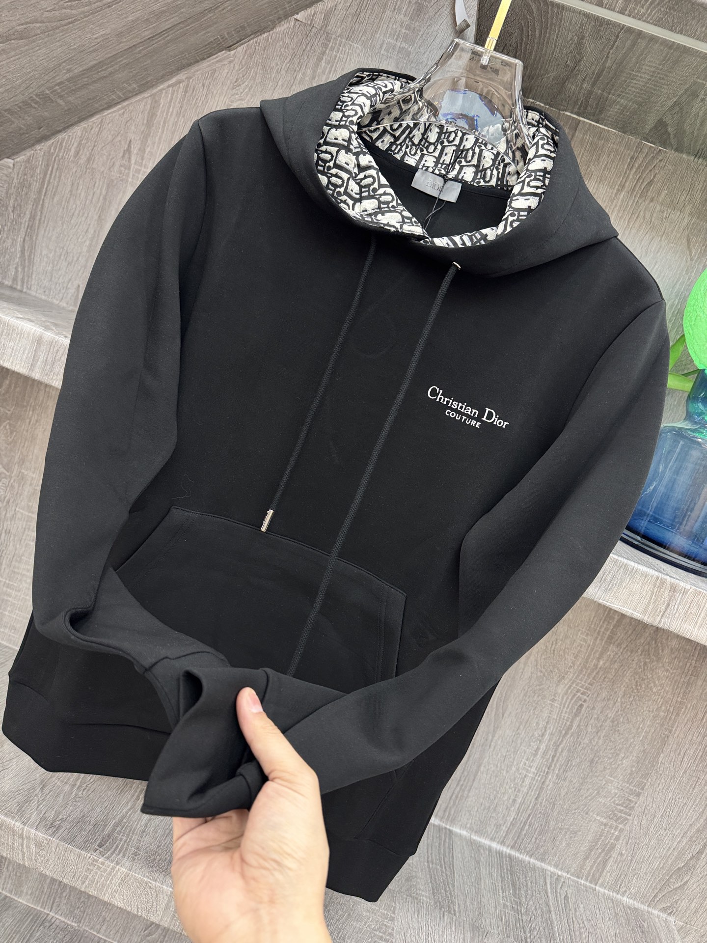 CD迪澳🔈X 2026秋冬新款连帽卫衣🆕🆕🆕原版五金辅料完整复刻‼️高品质空气层面料,软糯挺括不易变形,剪裁宽松不挑身形 CD迪澳🔈X 2026秋冬新款连帽卫衣🆕🆕🆕原版五金辅料完整复刻‼️高品质空气层面料,软糯挺括不易变形,剪裁宽松不挑身形