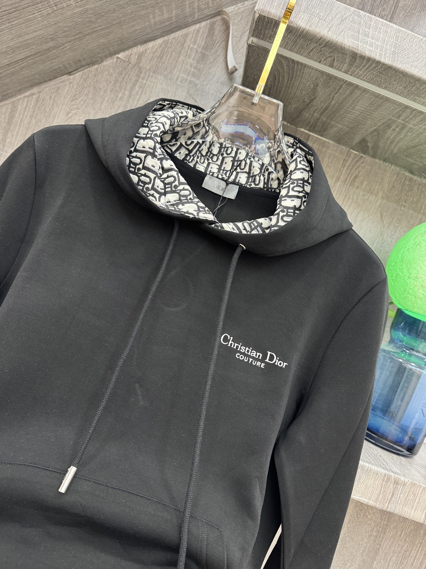 CD迪澳🔈X 2026秋冬新款连帽卫衣🆕🆕🆕原版五金辅料完整复刻‼️高品质空气层面料,软糯挺括不易变形,剪裁宽松不挑身形 CD迪澳🔈X 2026秋冬新款连帽卫衣🆕🆕🆕原版五金辅料完整复刻‼️高品质空气层面料,软糯挺括不易变形,剪裁宽松不挑身形