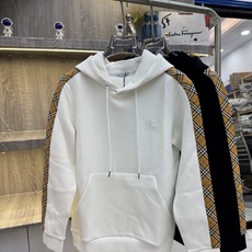 Burberry 巴宝莉 X 2026秋冬新款侧边格纹连帽卫衣,原版五金辅料完整复刻,高品质空气层面料,软糯挺括不易变形 Burberry 巴宝莉 X 2026秋冬新款侧边格纹连帽卫衣,原版五金辅料完整复刻,高品质空气层面料,软糯挺括不易变形