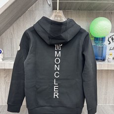 Moncler 蒙X口 2026秋冬新款连帽空气层卫衣✨原版辅料全套到位,高密空气层面料,上身挺括不易变形。胸前撞色刺绣 Moncler 蒙X口 2026秋冬新款连帽空气层卫衣✨原版辅料全套到位,高密空气层面料,上身挺括不易变形。胸前撞色刺绣