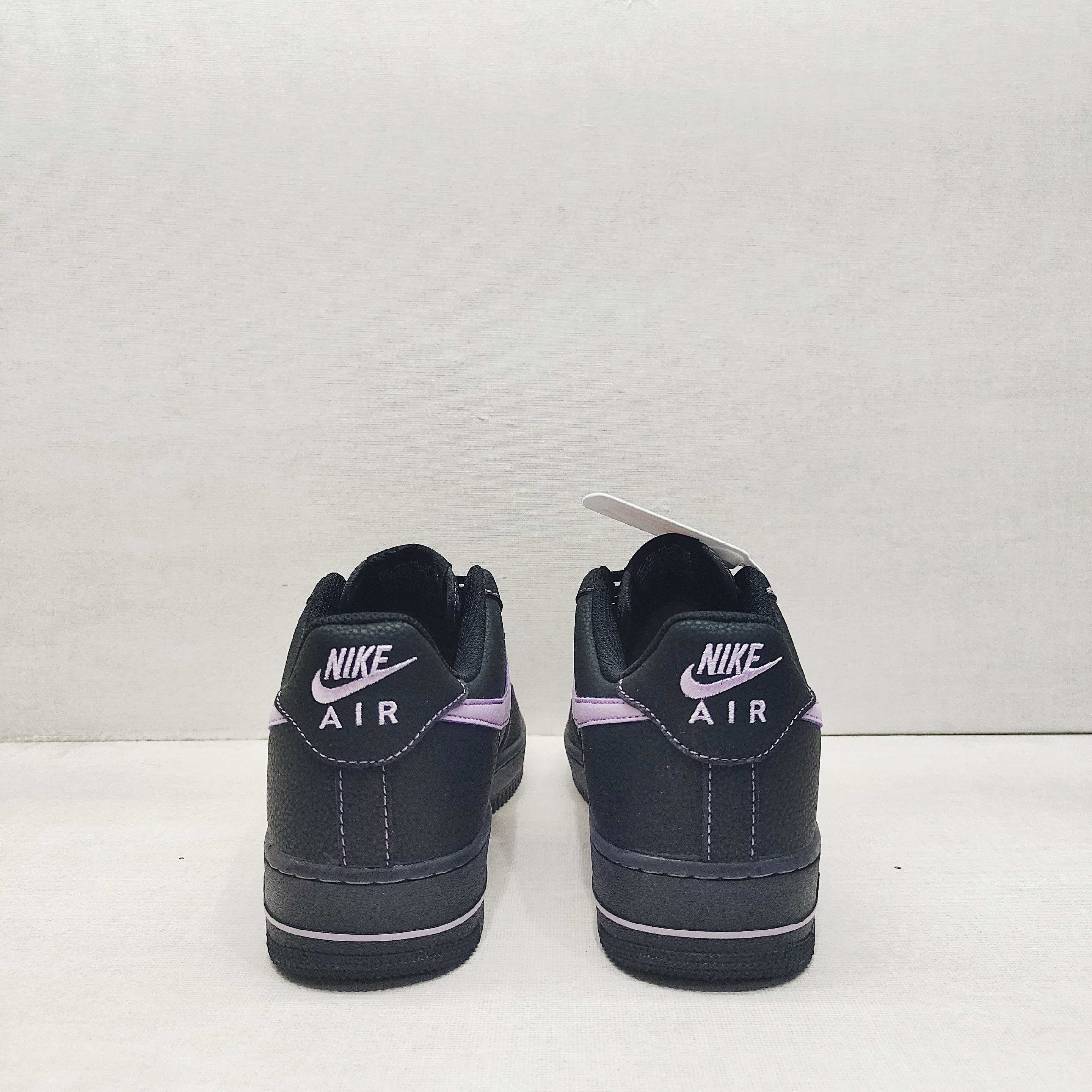 💰180
公司级✅Air Force 1 ‘07 Low 
原楦头原纸板 打造纯正空军版型
#专注外贸渠道 全掌内置蜂窝气垫 #原盒配件 原厂中底钢印、拉帮完美 官方同步上架
货号：HQ2037-001
Size：36 36.5 37.5 38 38.5 39 40 40.5 41 42 42.5 43 44 44.5 45
