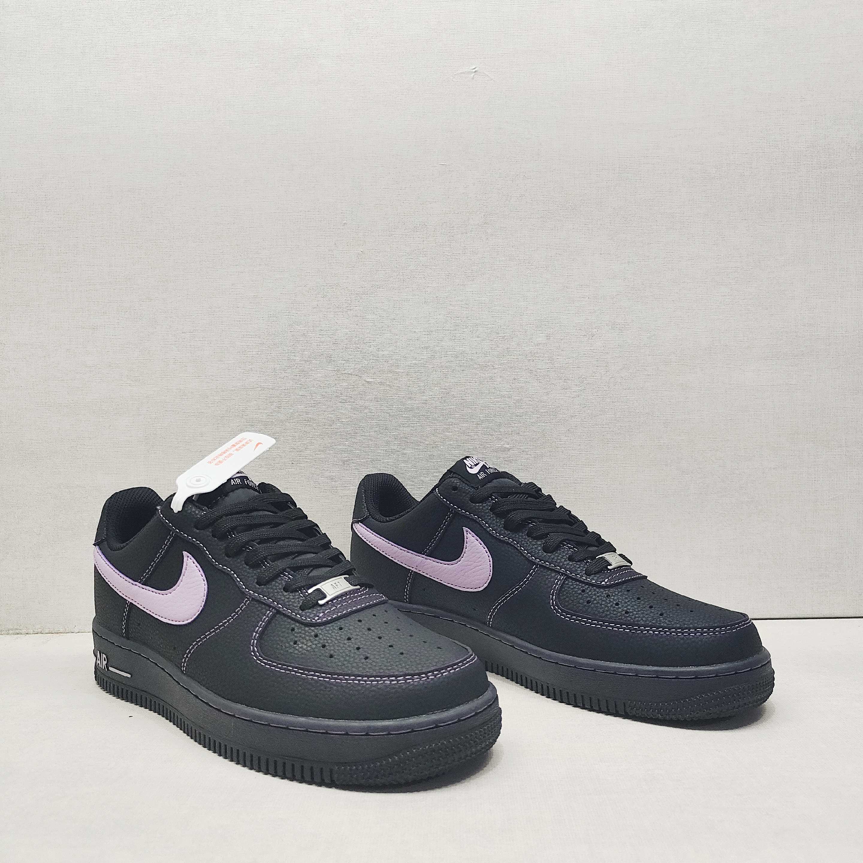 💰180
公司级✅Air Force 1 ‘07 Low 
原楦头原纸板 打造纯正空军版型
#专注外贸渠道 全掌内置蜂窝气垫 #原盒配件 原厂中底钢印、拉帮完美 官方同步上架
货号：HQ2037-001
Size：36 36.5 37.5 38 38.5 39 40 40.5 41 42 42.5 43 44 44.5 45
