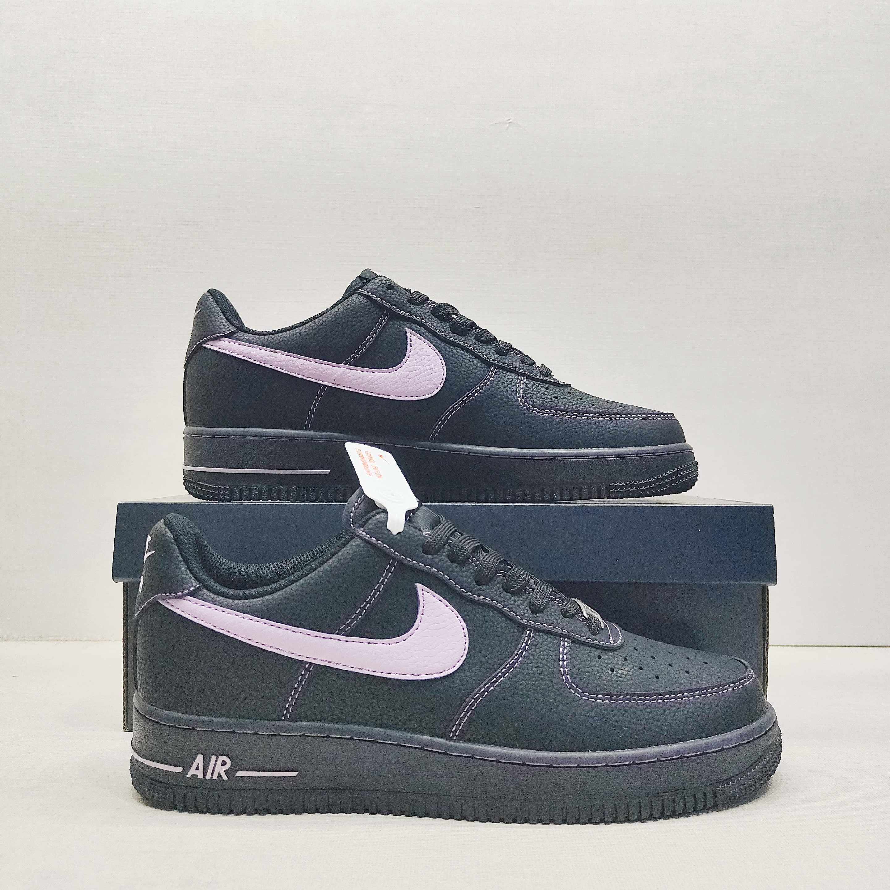 💰180
公司级✅Air Force 1 ‘07 Low 
原楦头原纸板 打造纯正空军版型
#专注外贸渠道 全掌内置蜂窝气垫 #原盒配件 原厂中底钢印、拉帮完美 官方同步上架
货号：HQ2037-001
Size：36 36.5 37.5 38 38.5 39 40 40.5 41 42 42.5 43 44 44.5 45
