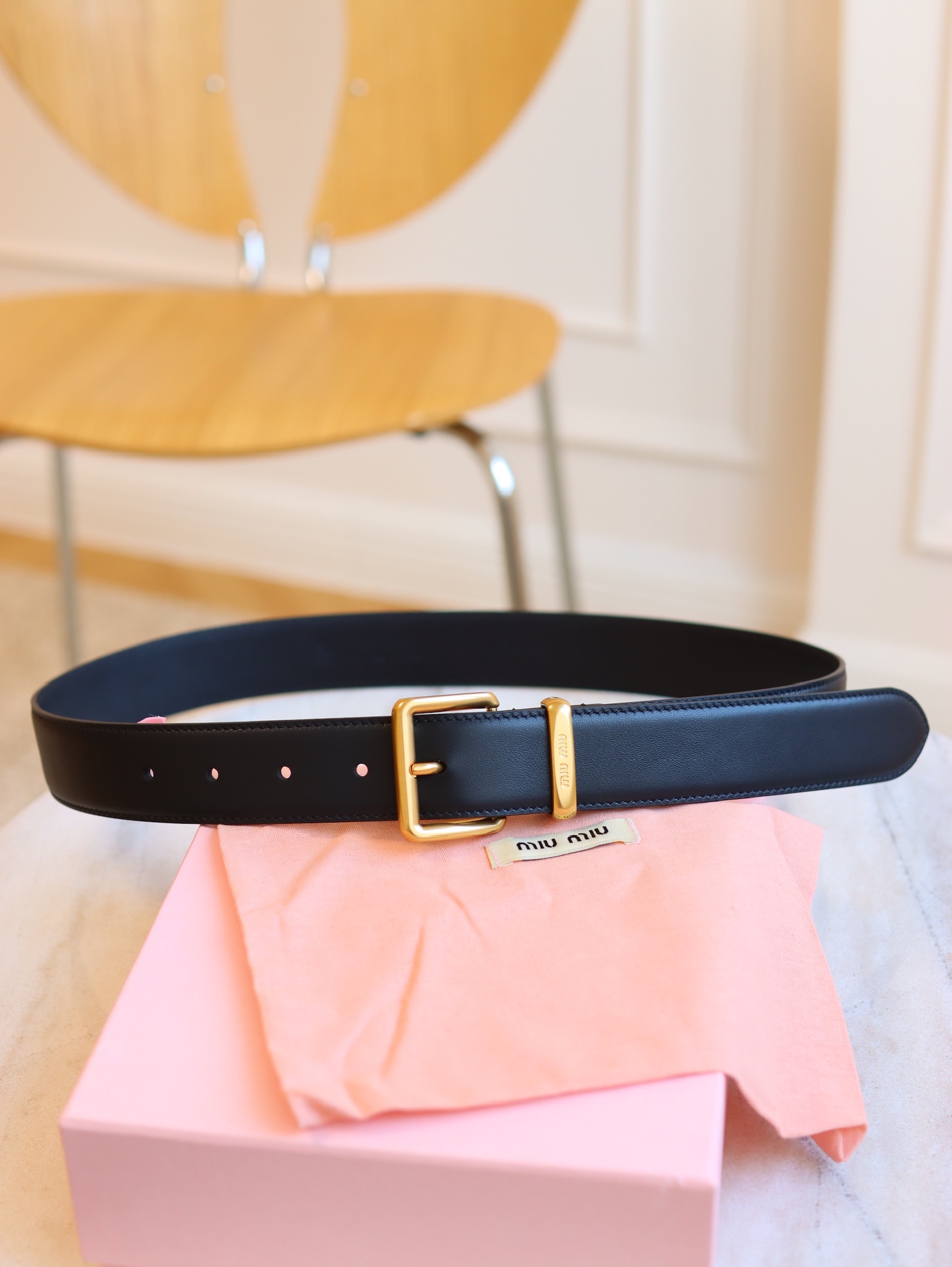 Luxury MiUMIU Leather Belt for Fashionable Women: Top Quality, Imported Material, Stylish Design - 图片 4