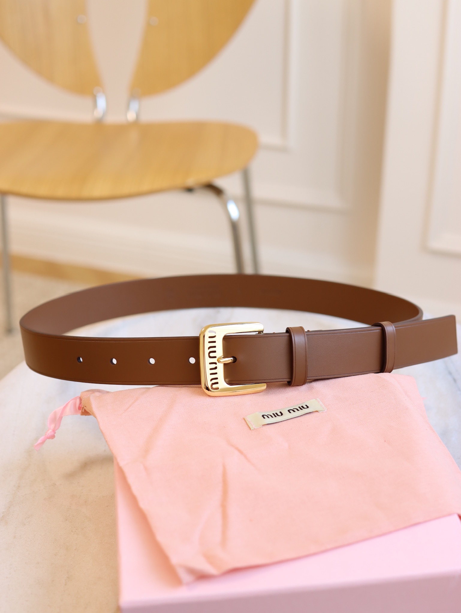 Luxury MiUMIU Leather Belt for Fashionable Women: Top Quality, Imported Material, Stylish Design - 图片 2