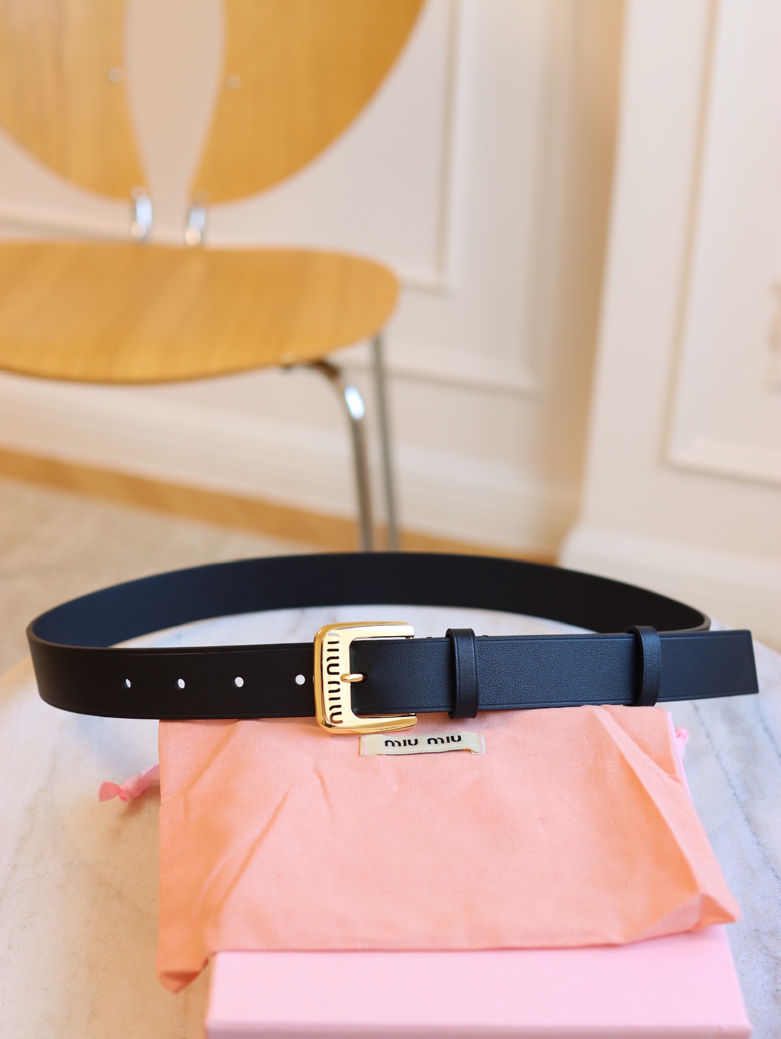 Luxury MiUMIU Leather Belt for Fashionable Women: Top Quality, Imported Material, Stylish Design - 图片 3