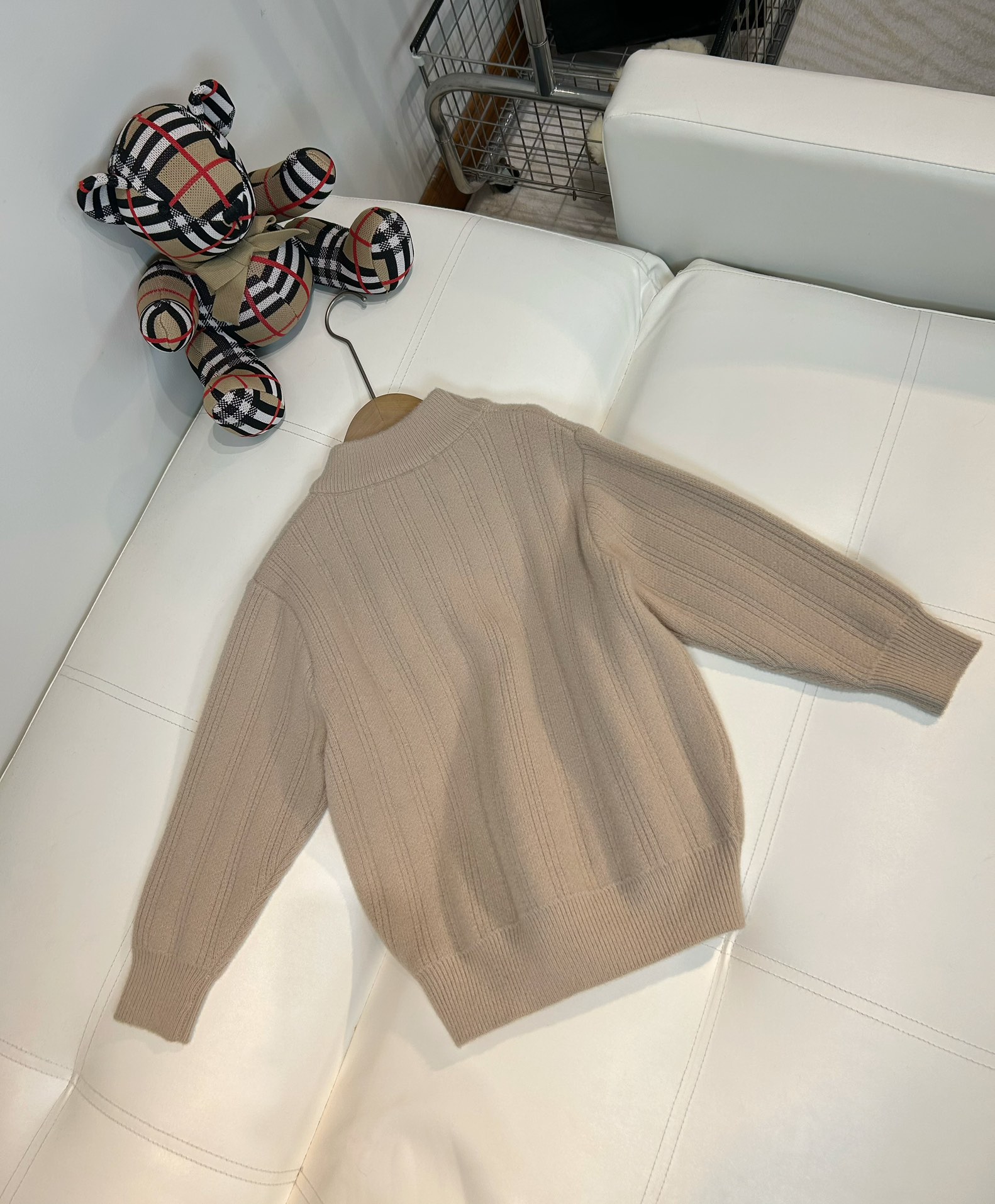 “2023 Celine Children’s Thick Knitted Sweaters: Soft, Skin-Friendly, High-Density Knitting” - 图片 7