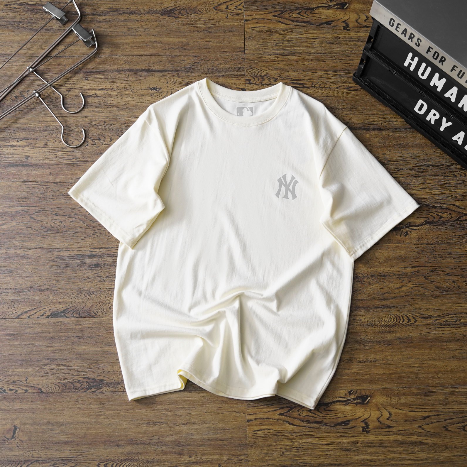 Alternative view of T-Shirt 04125