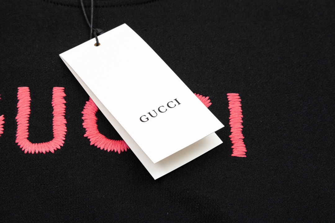 GUCCI 古驰 粉红字母LOGO刺绣圆领卫衣