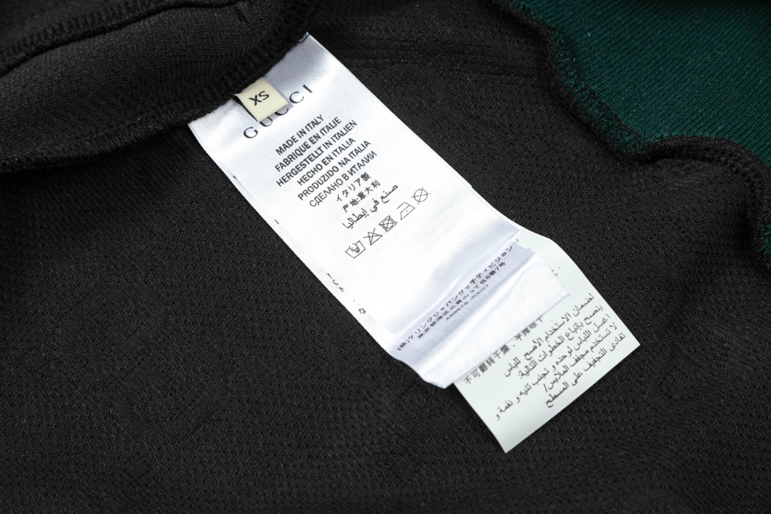 “Gucci Black Logo Band Jacket: High-Quality Classic with Special Details” - 图片 8