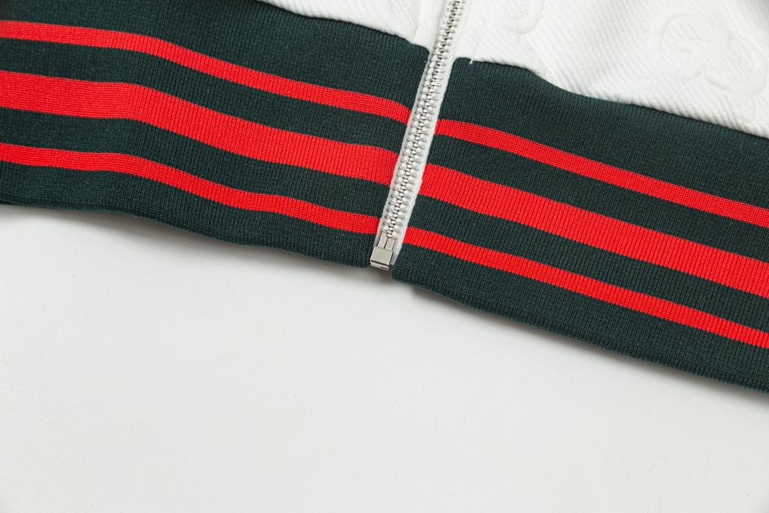 “Gucci Classic Black Logo Band Jacket in White, Sizes XS-L” - 图片 7