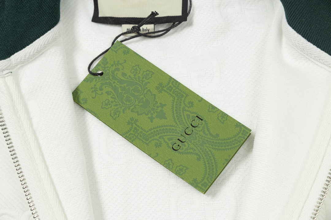“Gucci Classic Black Logo Band Jacket in White, Sizes XS-L” - 图片 3