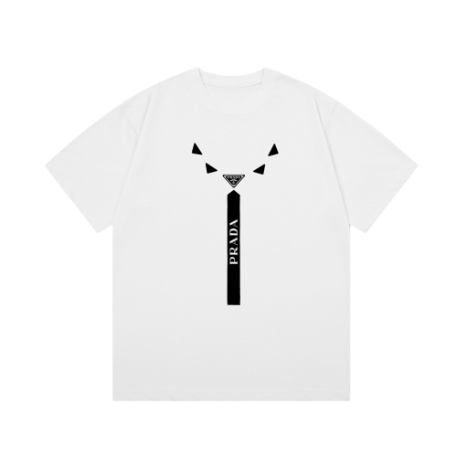 Prada Camiseta de Manga Corta con Estampado de Logo y Colgante para Hombre/Mujer 1 Prada Camiseta de Manga Corta con Estampado de Logo y Colgante para Hombre/Mujer