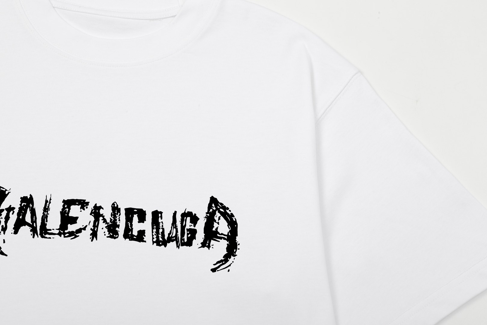 Balenciaga Vintage Logo Print Cotton T-Shirt Unisex 5 i1735494217131 9536 0 3