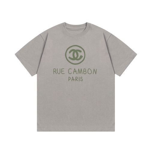 Camiseta Chanel Gris con Logo Doble C y Estampado Rue Cambon Paris 1 Camiseta Chanel Gris con Logo Doble C y Estampado Rue Cambon Paris