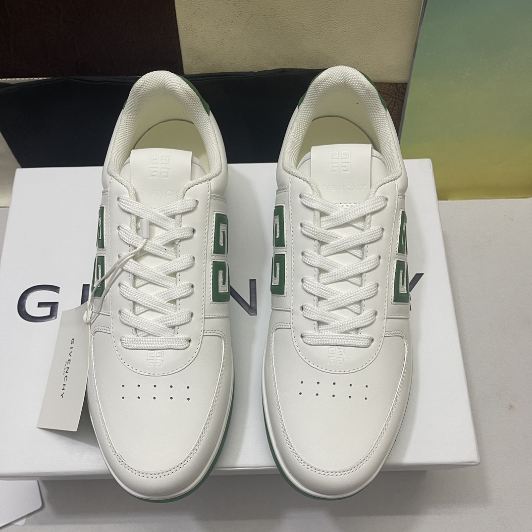 NO:278899,Photos from real pictures produced in Dongguan. Purchase grade. Refuse to sell mixed. Givenchy gave men's casual shoes - made of selected cowhide leather soft and delicate, with excellent gloss, showing an extraordinary luxury texture; - The shoe body looks simple and elegant, and uses unique splicing design to inject a little design beauty into the whole; - Calfskin lining, original glue sole - Size 38-45, full set of counter packaging, outdoor veteran driver driving shoes, given , given , given , given , cowhide19860909实物图拍照 东莞产.代购级 拒绝混卖.纪梵希given男士休闲鞋 -采用精选牛皮制作柔软细腻,光泽度极佳,呈现出非一般的奢华质感; -鞋身外观简约大方,运用别具一格的拼接设计为整体注入了些许的设计美感； -小牛皮衬里、原版胶质鞋底 -码数38-45码 专柜全套包装 户外老司机驾车鞋,,givenchy,givenchy,cowhide,Men's shoes