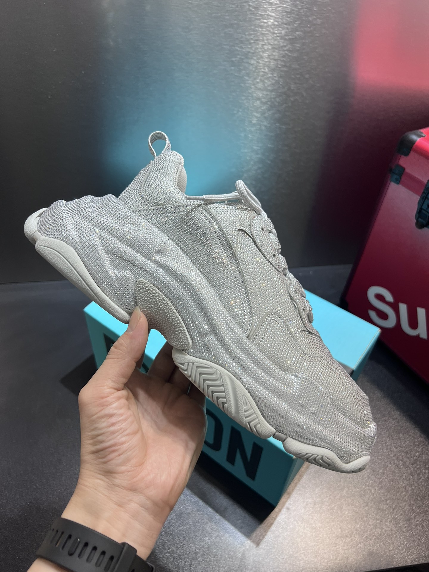 NO:284241,Ship in small quantities, report first and take first!  Balenciaga/ Balenciaga generation full diamonds, super luxurious heavyweight full diamonds, yards 35-45,,balenciaga,balenciaga19860909少量出货,先报先拿！ Balenciaga/ 巴黎世家一代满钻 超奢华重磅满钻 码数35-45,,balenciaga,balenciaga,Men's shoes