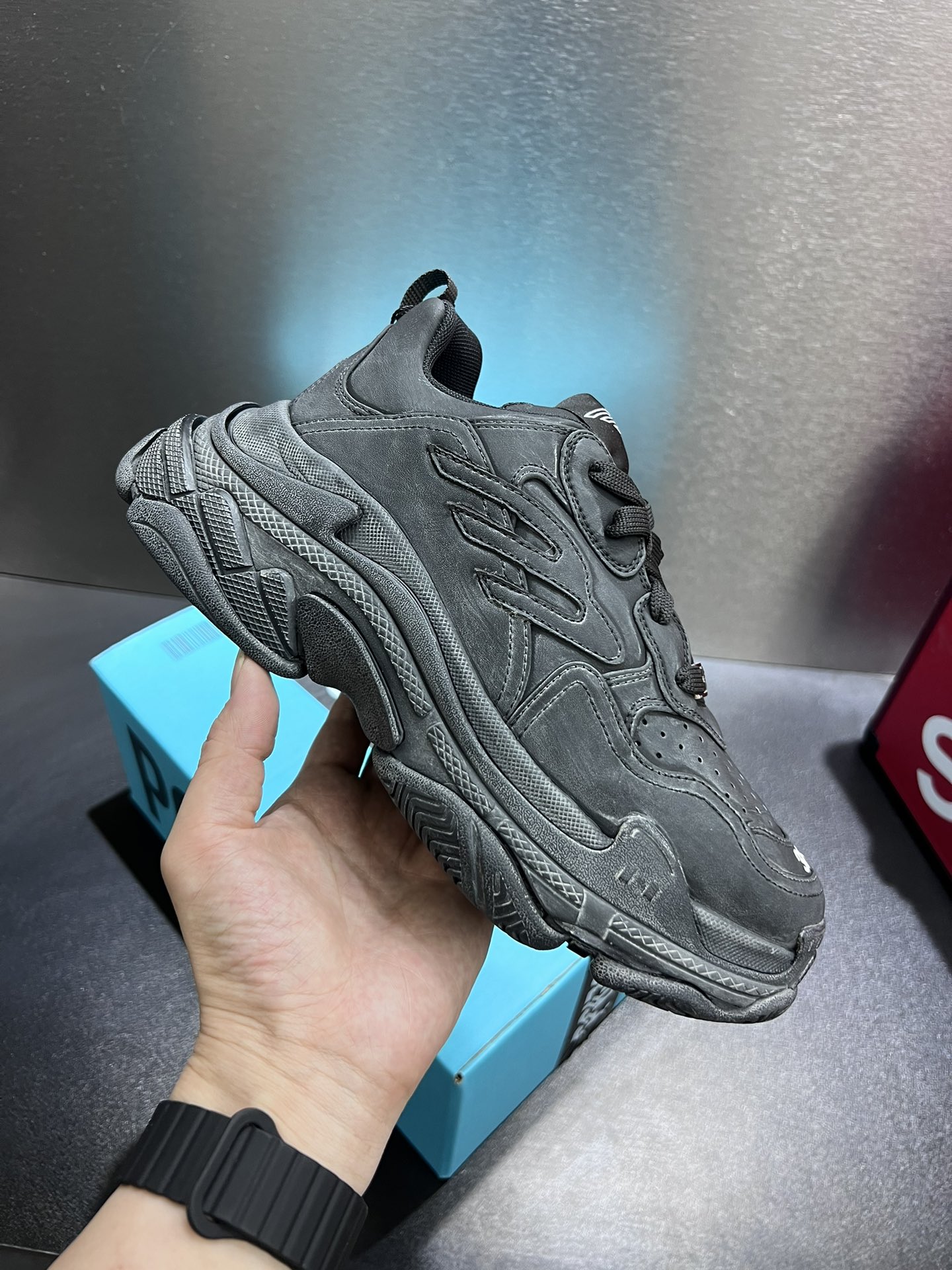 NO:284278,Balenciaga, couples, Trie S series round toe, aged shoe design comes from the classic Cargo 3B Srts lcon, 3, but not as exaggerated as Cargo, it is really fashionable and practical!  It is both sporty and street-style, and is very suitable for friends who like to hike!  35-45, balenciaga, balenciaga19860909Balenciaga巴黎世家、情侣款 Trie S系列圆头做旧 这款鞋设计来源于经典的Cargo 3B Srts lcon、3但又没有Cargo那么夸张、真的是即时尚又实用！ 既有运动感、又有街头风、非常适合喜欢徒步的朋友仔！ 码数35-45,,balenciaga,balenciaga,Men's shoes