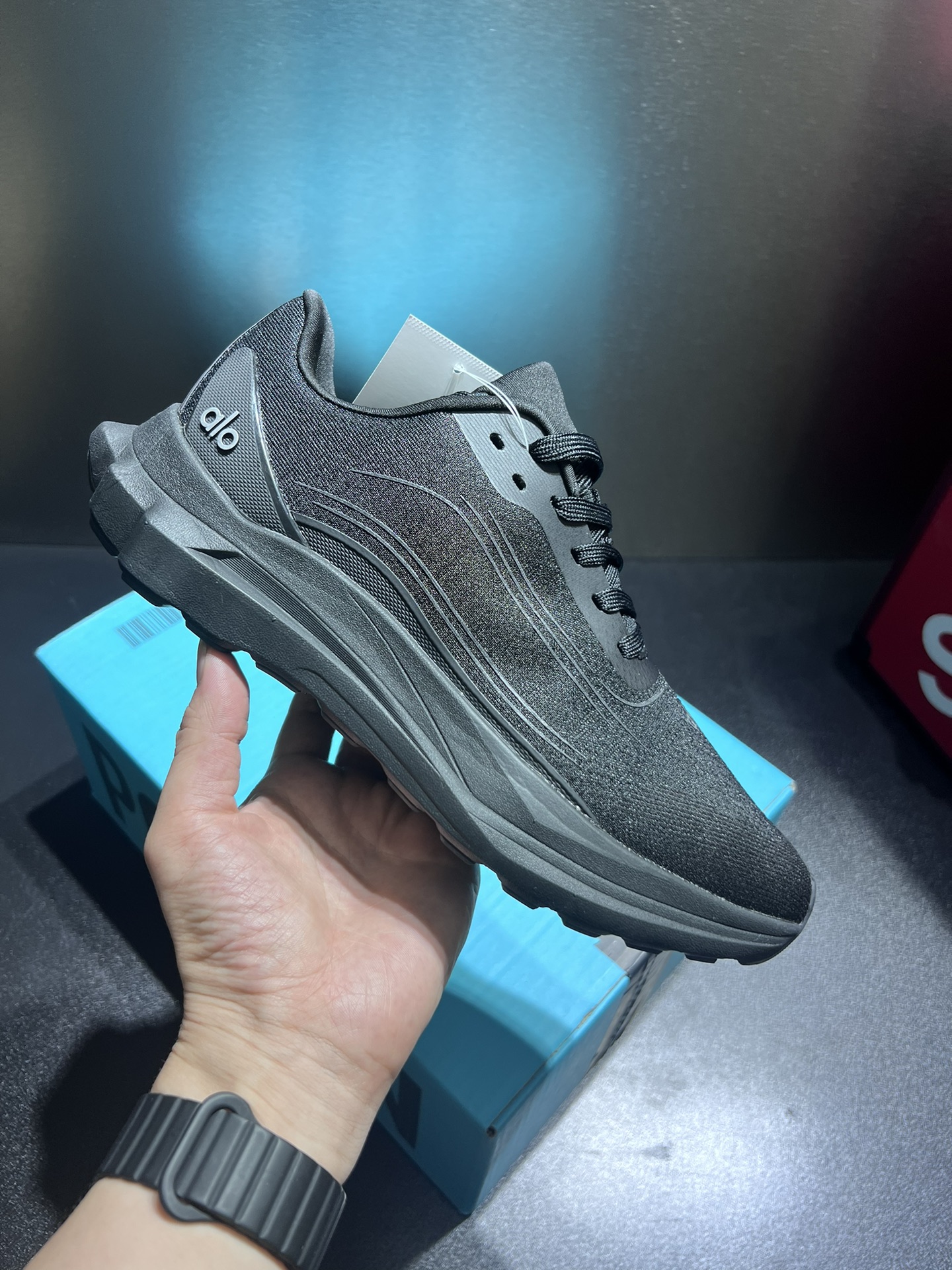 NO:352902,Original channel alo yoga Alo Runner Simple, comfortable, non-slip and wear-resistant low-top running shoes for men and women, white Size 36/45 Product number A0590U-White/White ALO's fitness shoes are really lovely, easy to wear, comfortable, and beautiful, and the price is reasonable!  I recently discovered this running shoes, I love them so much, I can help them all!  It’s online and is very suitable for running in shoes!  ,19860909渠道原单 alo yoga Alo Runner 简约舒适防滑耐磨 低帮跑步鞋男女同款 白色 尺码36/45 货号A0590U-White/White ALO家的健身鞋真的好爱, 好穿,舒服,又好看 而且价格也还算合理！ 最近发现这款跑鞋,可太爱了,都给我冲！ 颜值在线,穿鞋跑步运动也非常适合！,,Men's shoes