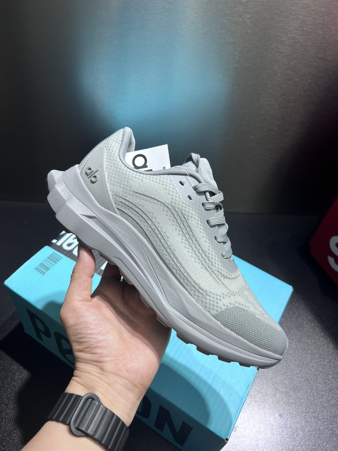 NO:344448,Real price channel original list alo yoga Alo Runner simple, comfortable, non-slip and wear-resistant low-top running shoes for men and women. White Size 36/45 Product number A0590U-White/White ALO's fitness shoes are really lovely, easy to wear, comfortable, and beautiful, and the price is reasonable!  I recently discovered this running shoes, I love them so much, I can help them all!  It’s online and is very suitable for running in shoes!  ,19860909实价 渠道原单 alo yoga Alo Runner 简约舒适防滑耐磨 低帮跑步鞋男女同款 白色 尺码36/45 货号A0590U-White/White ALO家的健身鞋真的好爱, 好穿,舒服,又好看 而且价格也还算合理！ 最近发现这款跑鞋,可太爱了,都给我冲！ 颜值在线,穿鞋跑步运动也非常适合！,,Men's shoes