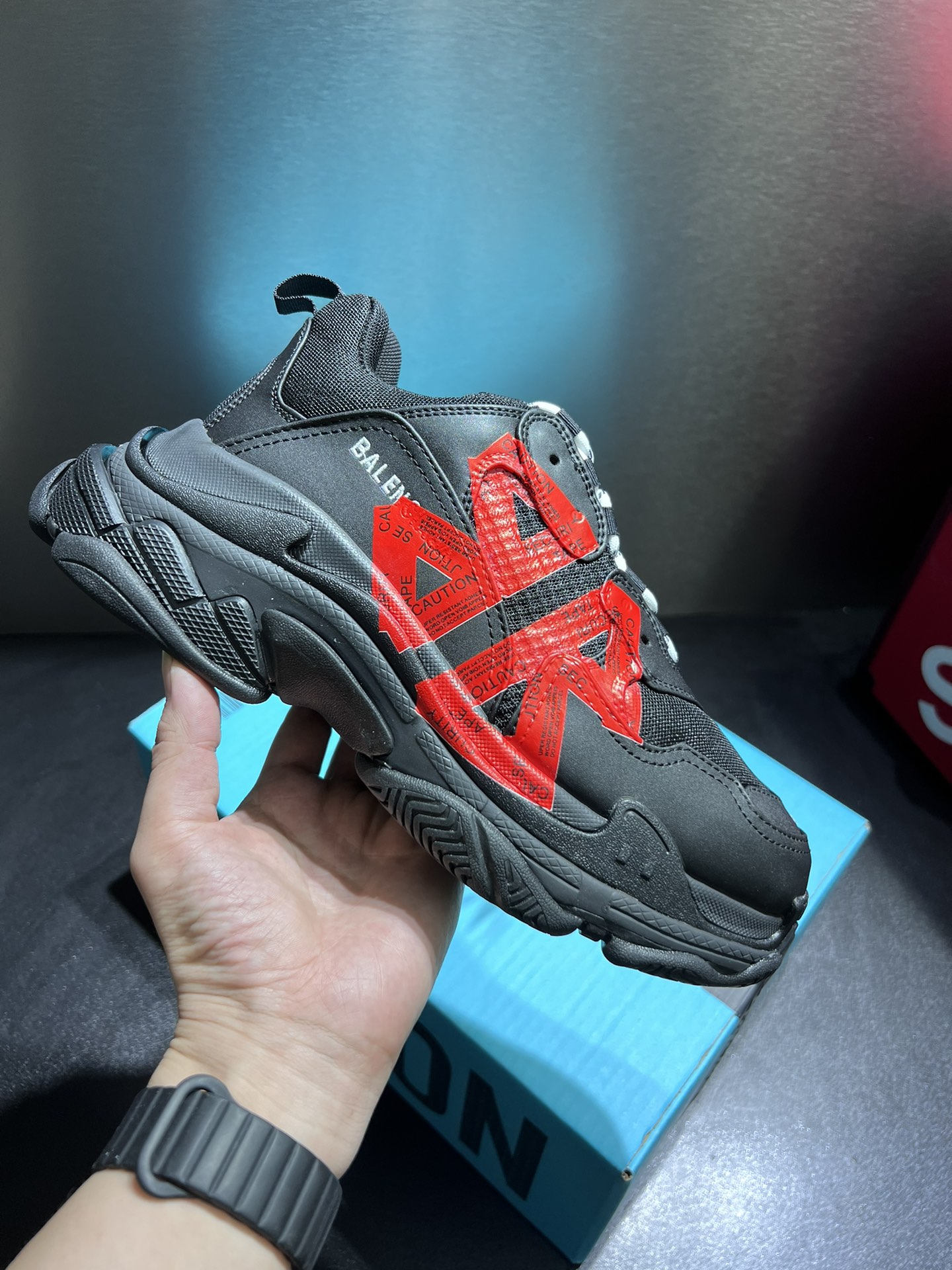 NO:353603,Real price BALENCIAGA—Balenciaga 2025 new style, new color graffiti letters have been shipped!  !  !  Six-layer combination large bottom Number of codes 35 36 37 38 39 40 41 42 43 44 45 With original packaging,,balenciaga,balenciaga19860909实价 BALENCIAGA—巴黎世家2025年新款,新色涂鸦字母 已出货！！！ 六层组合大底 码数35 36 37 38 39 40 41 42 43 44 45 配原版包装,,balenciaga,balenciaga,Men's shoes