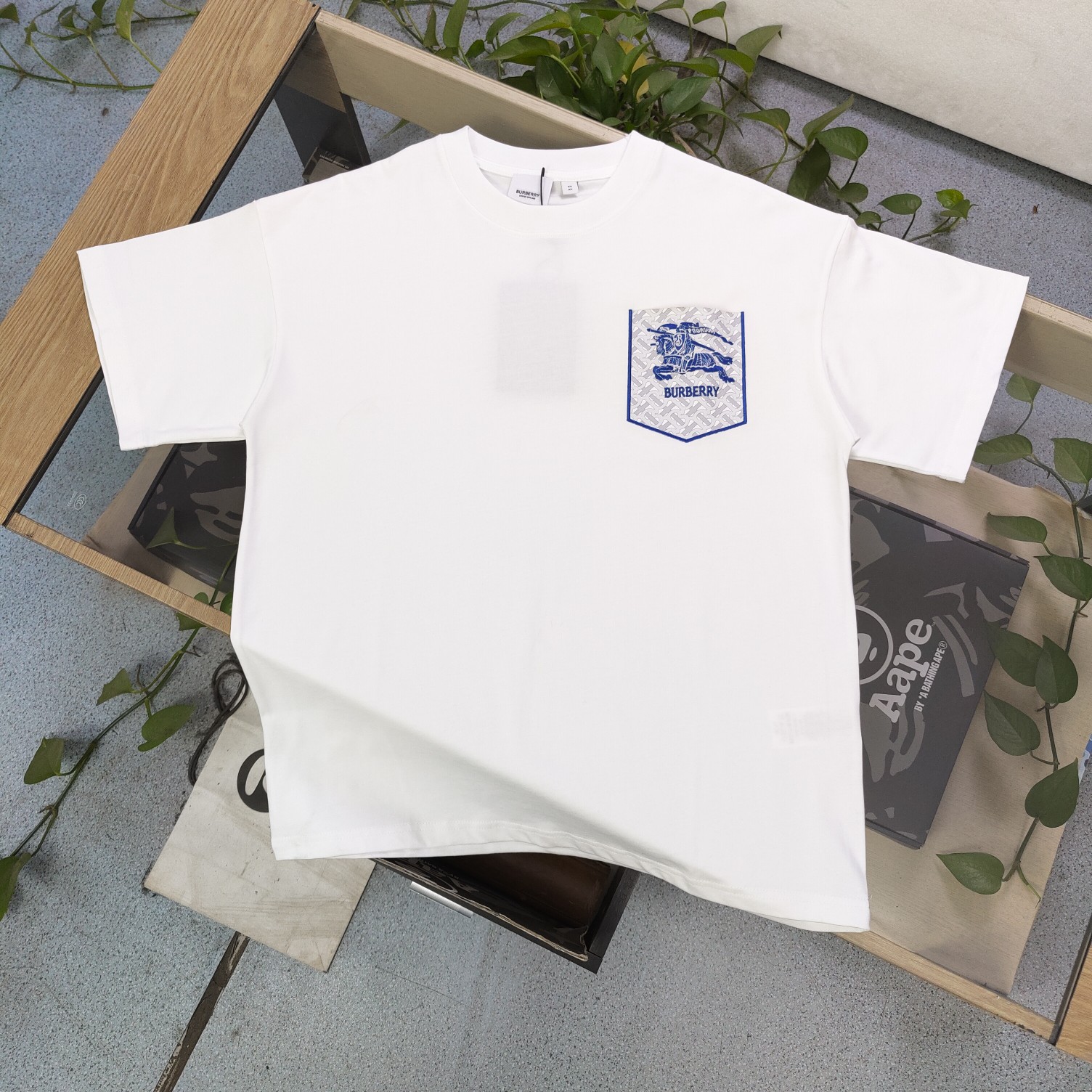 Burberry Kleidung T-Shirt Schwarz Weiß Stickerei Unisex Baumwolle Frühling/Sommer Kollektion Kurzarm
