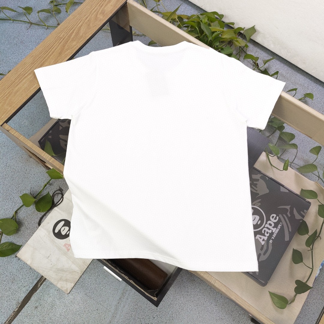 🛒购物价：60💰[原标包装吊牌采用纯棉200克.圆领印花]另外有240克260克需要详细咨询.2024春夏新款BALECIAGA✖️Adidas巴黎世家联名阿迪达斯经典logo图案印花休闲情侣短袖T恤，轻奢高级，上身效果，绝绝子，采用200纯棉面料，全套定制辅料，印花采用胶浆印花，还原原版色度，无性别区分，男女同款，衣