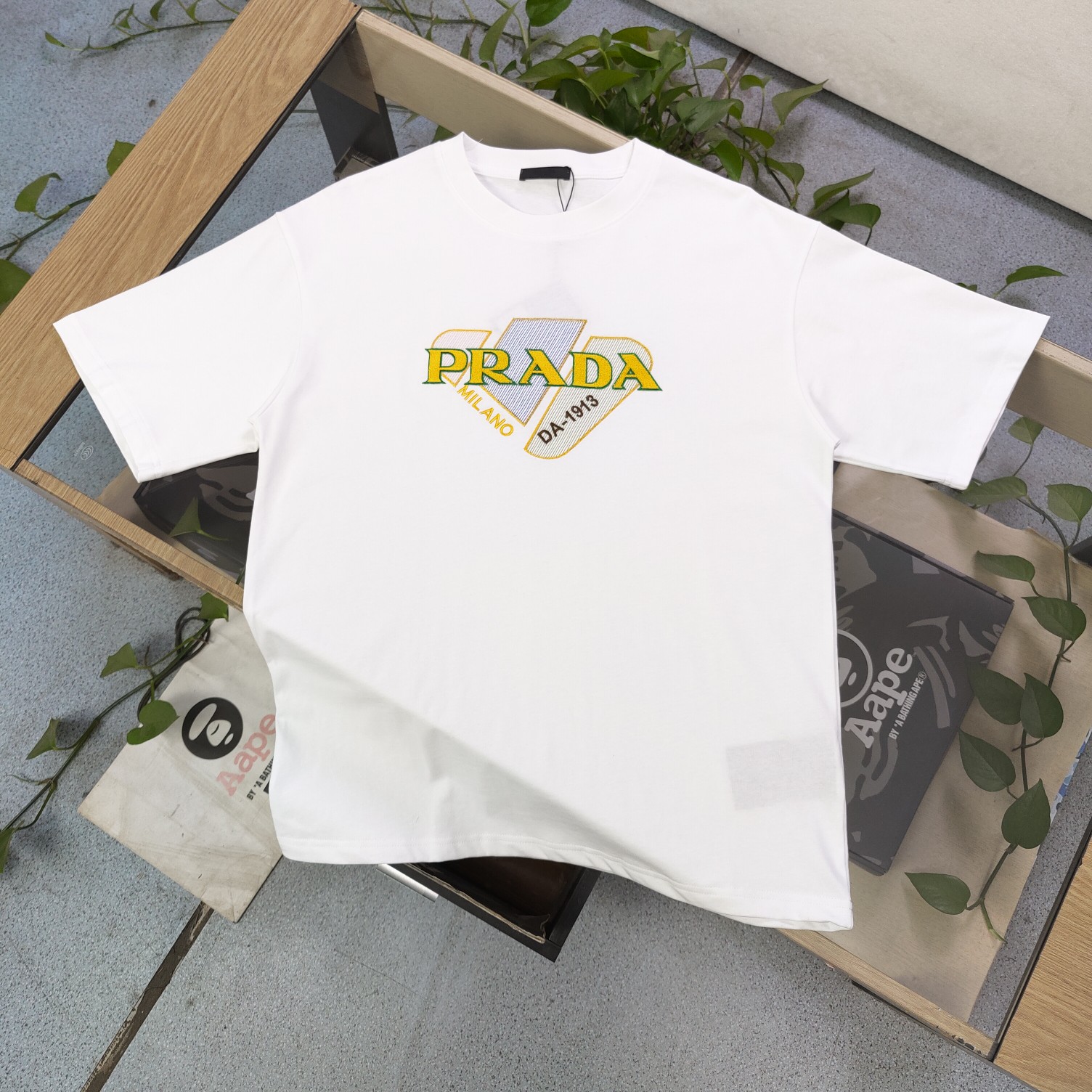 Prada Vêtements T-Shirt Noir Blanc Broderie de fleurs Unisexe Coton Collection printemps – été Manches courtes