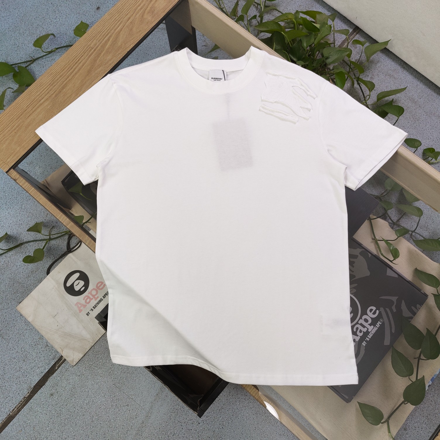 Burberry Kleidung T-Shirt Schwarz Weiß Stickerei Unisex Baumwolle Kurzarm