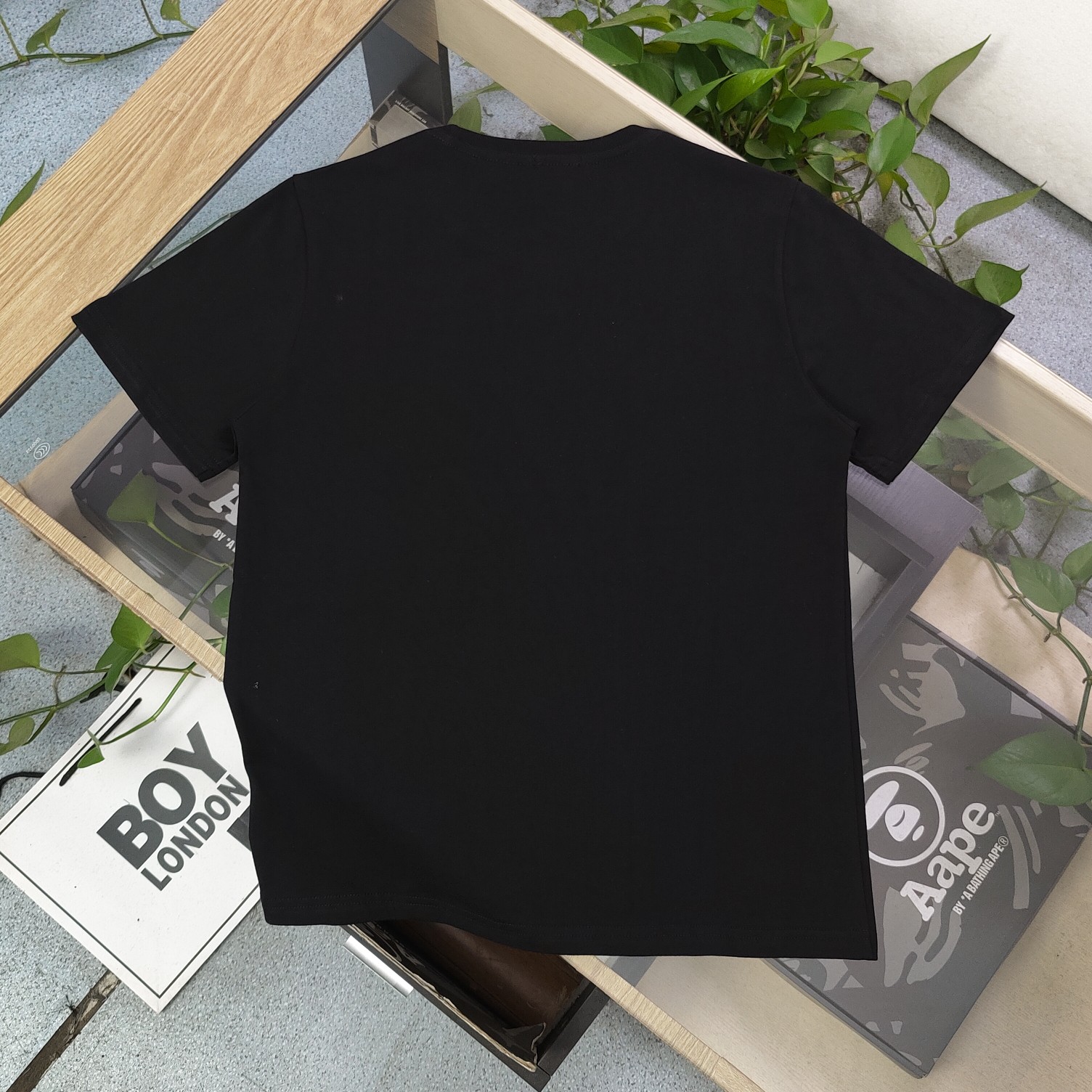 💰90
【款号：Su712】高版本
2025新款KENZO高田贤三刺绣老虎头图案logo绣花休闲情侣短袖T恤，简单整洁的配色，吸睛且高端大气，胸前几十万针精工刺绣，依然保持一丝不苟的严谨态度，给您高端品质，采用最受欢迎的丝光棉精棉面料，优质透气，舒适凉爽。内里刺绣处，网纱处理，亲肤舒适，男女同款！
颜色：黑色
尺码：S～XL
    肩宽 胸围 衣长
S    42    100   65
M    44   104   67
L    46   108   69
XL  48    112   71
（注：手工测量，误差1-2cm）