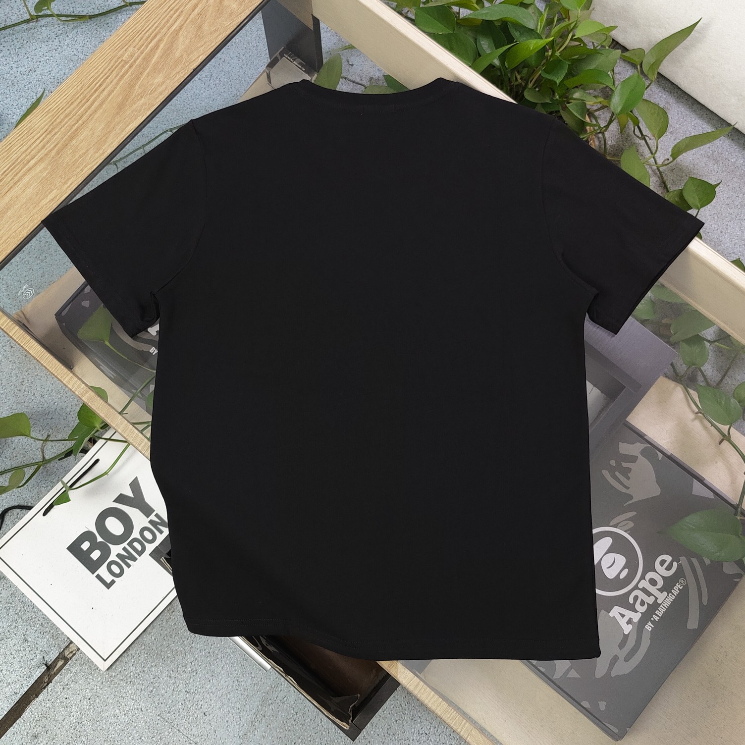 💰90
【款号：Su713】高版本
2025新款KENZO高田贤三刺绣老虎头图案logo绣花休闲情侣短袖T恤，简单整洁的配色，吸睛且高端大气，胸前几十万针精工刺绣，依然保持一丝不苟的严谨态度，给您高端品质，采用最受欢迎的丝光棉精棉面料，优质透气，舒适凉爽。内里刺绣处，网纱处理，亲肤舒适，男女同款！
颜色：黑色
尺码：S～XL
    肩宽 胸围 衣长
S    42    100   65
M    44   104   67
L    46   108   69
XL  48    112   71
（注：手工测量，误差1-2cm）