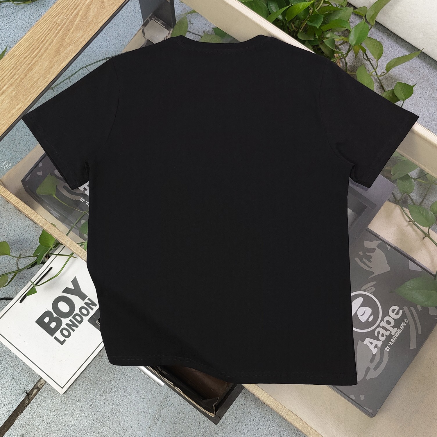 💰90
【款号：Su715】高版本
2025新款KENZO高田贤三刺绣老虎头图案logo绣花休闲情侣短袖T恤，简单整洁的配色，吸睛且高端大气，胸前几十万针精工刺绣，依然保持一丝不苟的严谨态度，给您高端品质，采用最受欢迎的丝光棉精棉面料，优质透气，舒适凉爽。内里刺绣处，网纱处理，亲肤舒适，男女同款！
颜色：黑色
尺码：S～XL
    肩宽 胸围 衣长
S    42    100   65
M    44   104   67
L    46   108   69
XL  48    112   71
（注：手工测量，误差1-2cm）