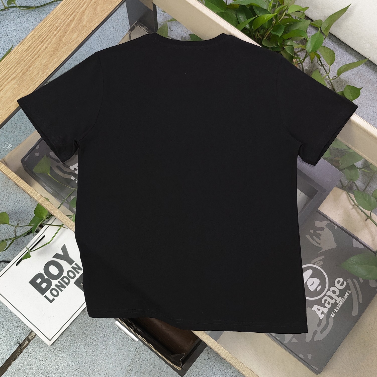 💰90
【款号：Su717】高版本
2025新款KENZO高田贤三刺绣老虎头图案logo绣花休闲情侣短袖T恤，简单整洁的配色，吸睛且高端大气，胸前几十万针精工刺绣，依然保持一丝不苟的严谨态度，给您高端品质，采用最受欢迎的丝光棉精棉面料，优质透气，舒适凉爽。内里刺绣处，网纱处理，亲肤舒适，男女同款！
颜色：黑色
尺码：S～XL
    肩宽 胸围 衣长
S    42    100   65
M    44   104   67
L    46   108   69
XL  48    112   71
（注：手工测量，误差1-2cm）