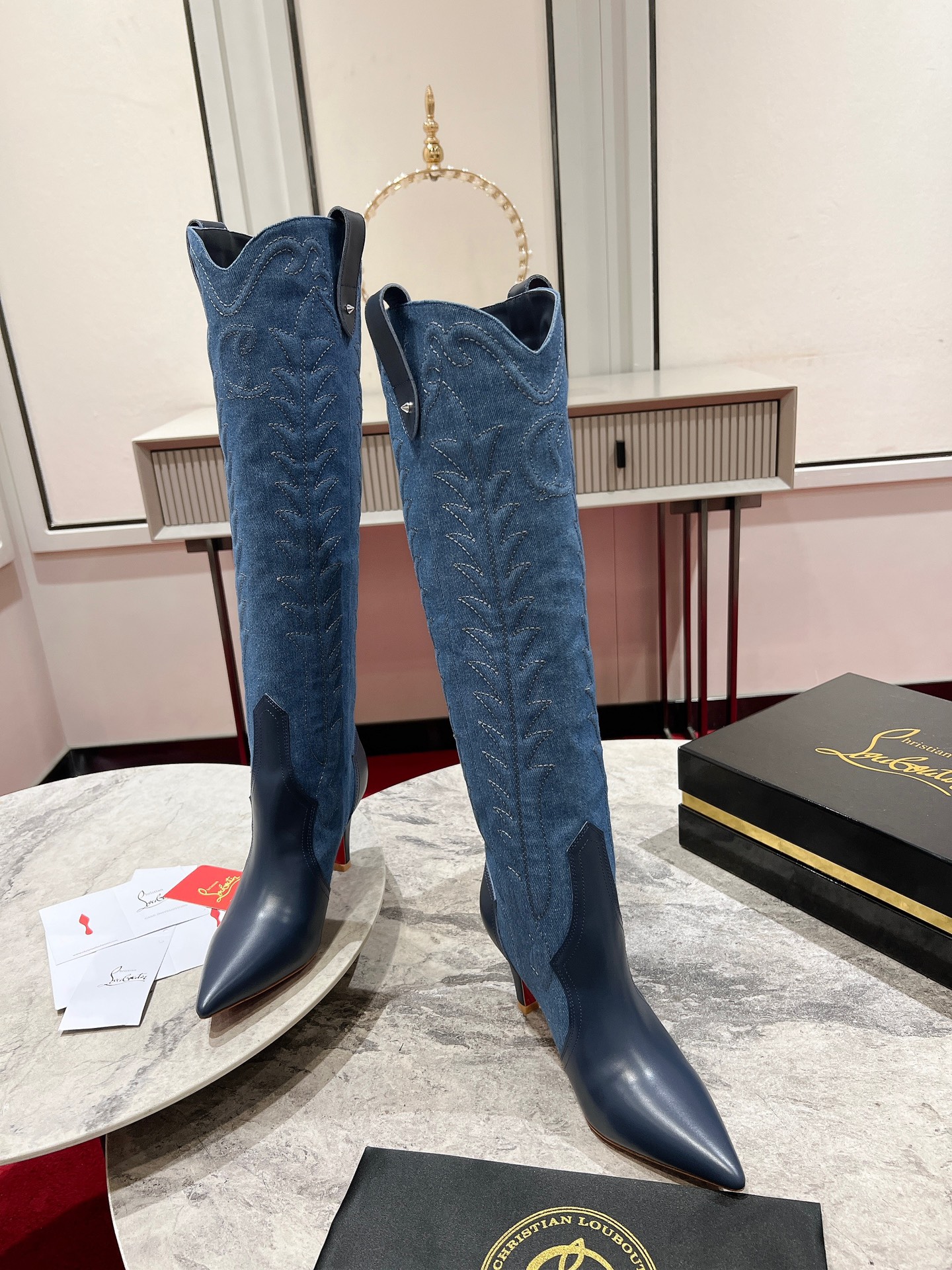Western-inspired High Boots with 3D Embroidery and Iconic Cowboy Style - 图片 5