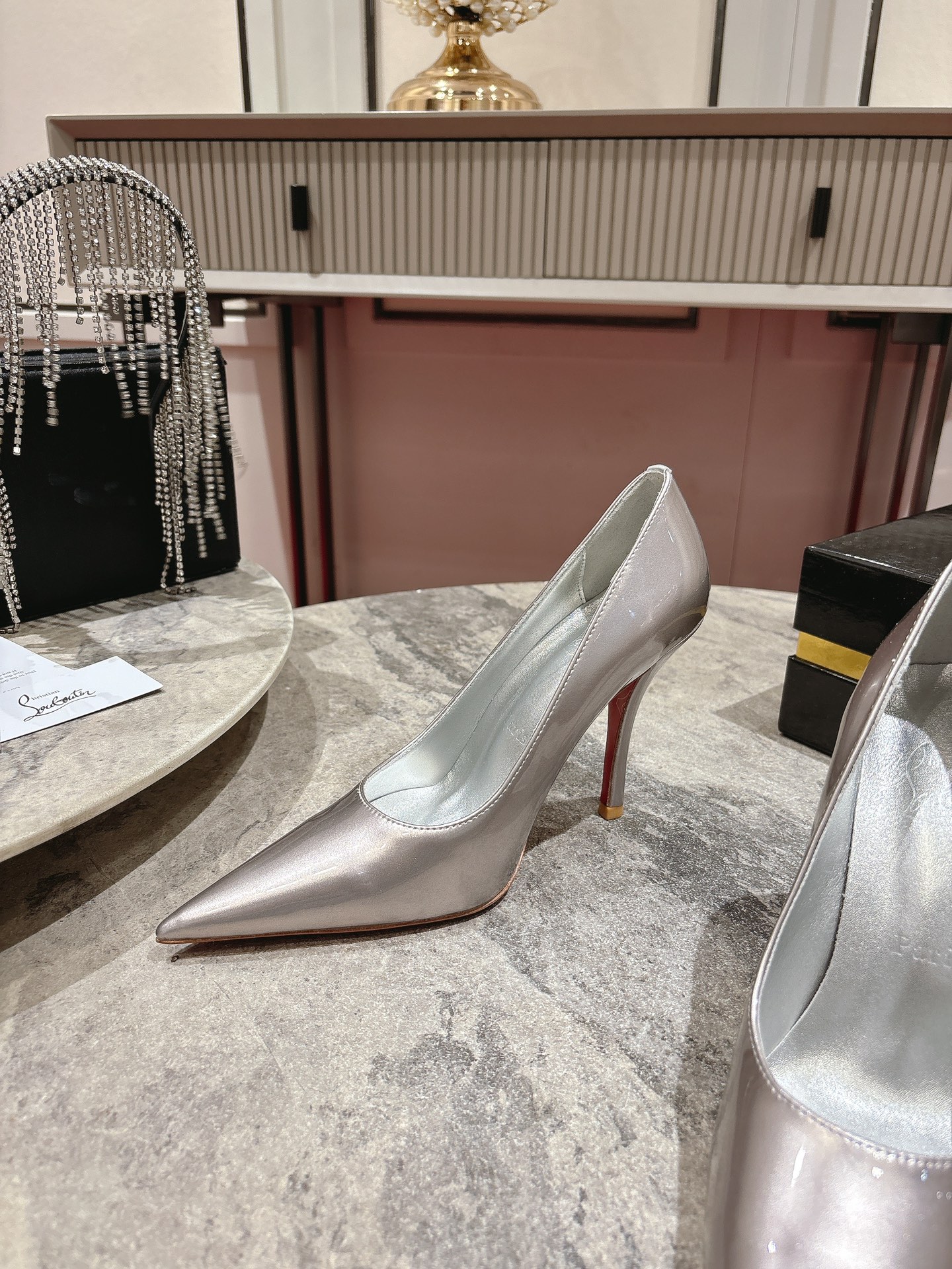 Iconic Louboutin Red Heeled Shoe with Everlasting Durability in Size 35-43 - 图片 5