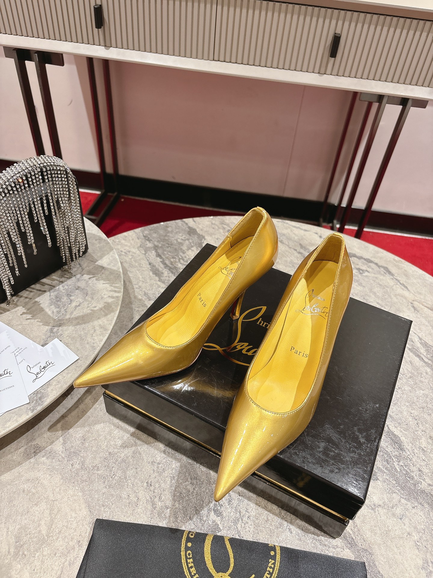 Louboutin Red Heel Shoe with Everlasting Red Base for Durability in Size 35-43. - 图片 5
