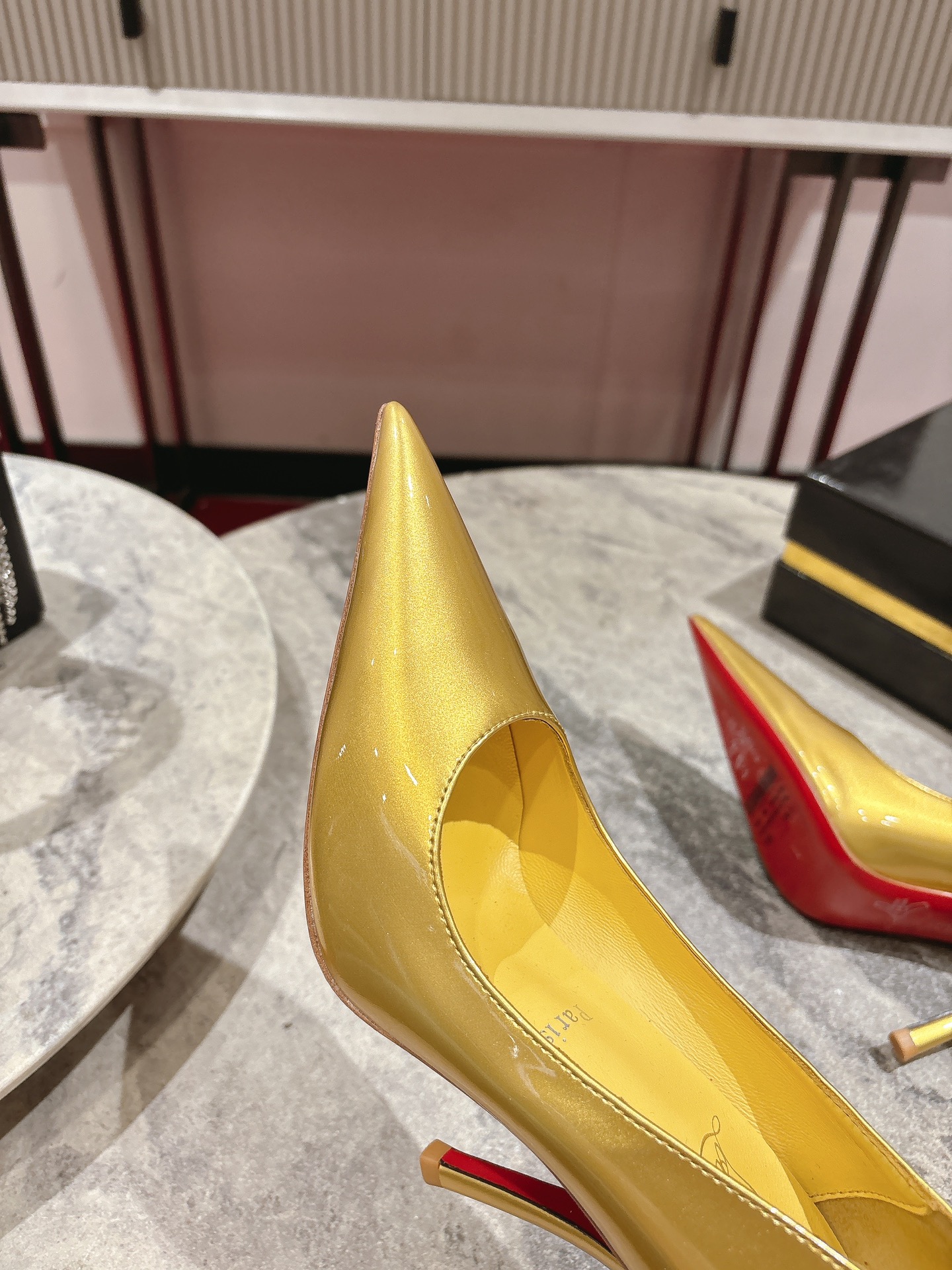 Louboutin Red Heel Shoe with Everlasting Red Base for Durability in Size 35-43. - 图片 7
