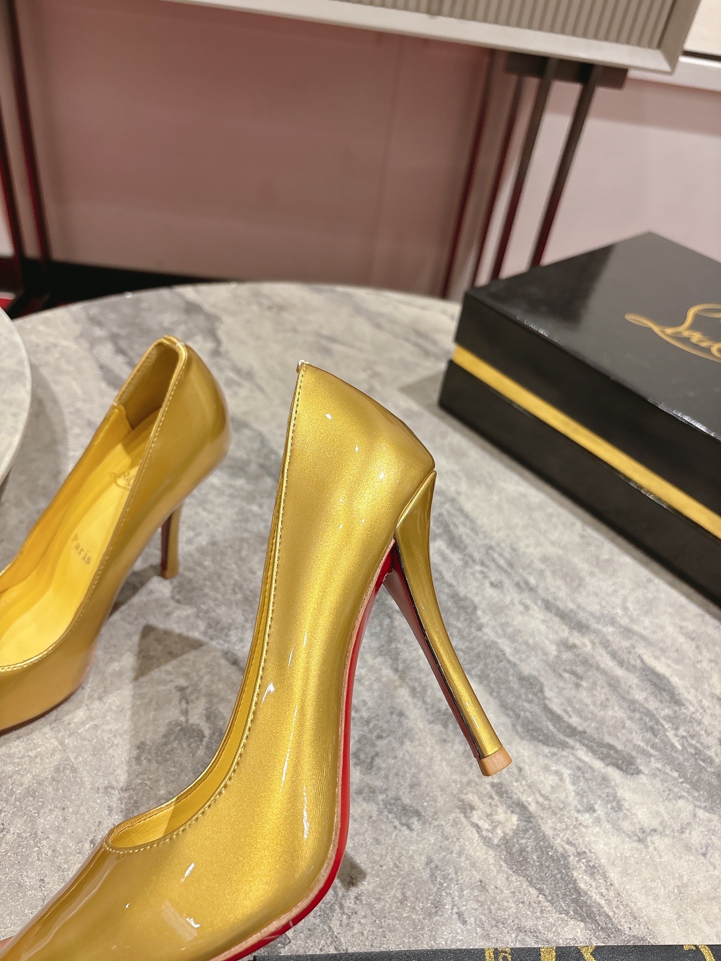 Louboutin Red Heel Shoe with Everlasting Red Base for Durability in Size 35-43. - 图片 8
