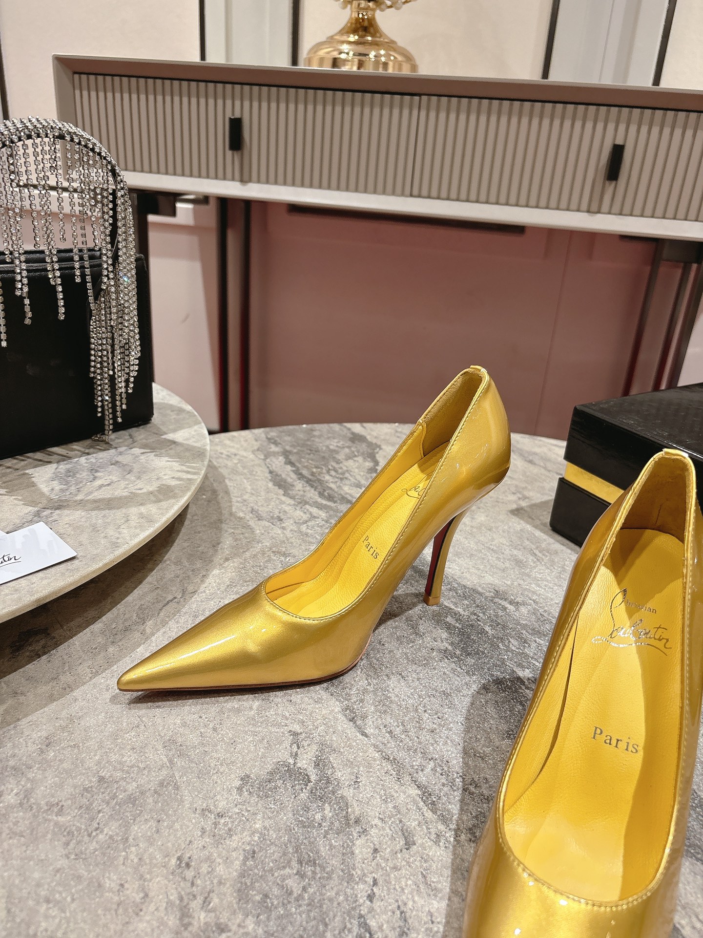 Louboutin Red Heel Shoe with Everlasting Red Base for Durability in Size 35-43. - 图片 6