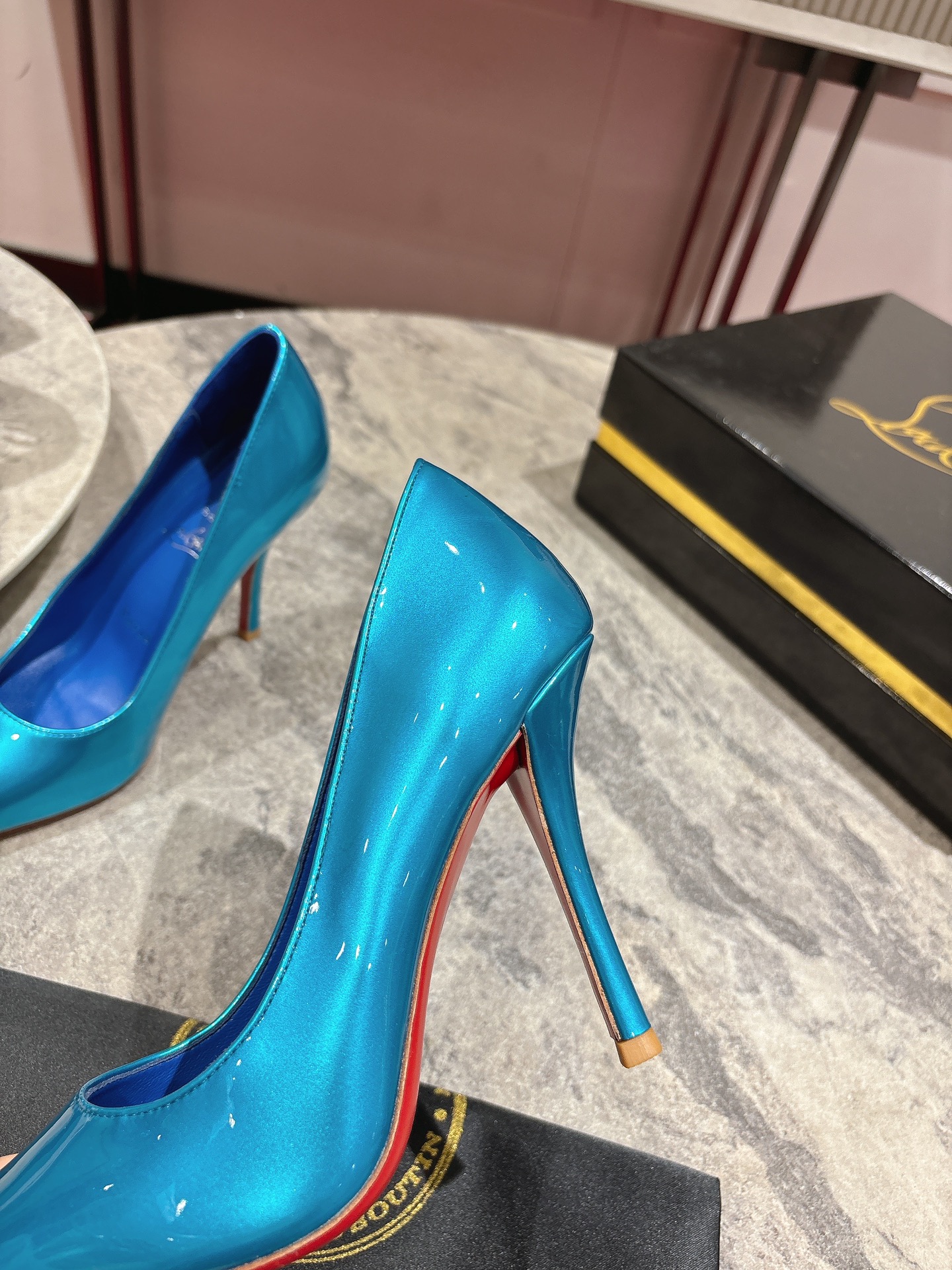 The One-Shoe: Louboutin Red Heel with Everlasting Red Base, Black Calf Skin, 10cm High - 图片 8