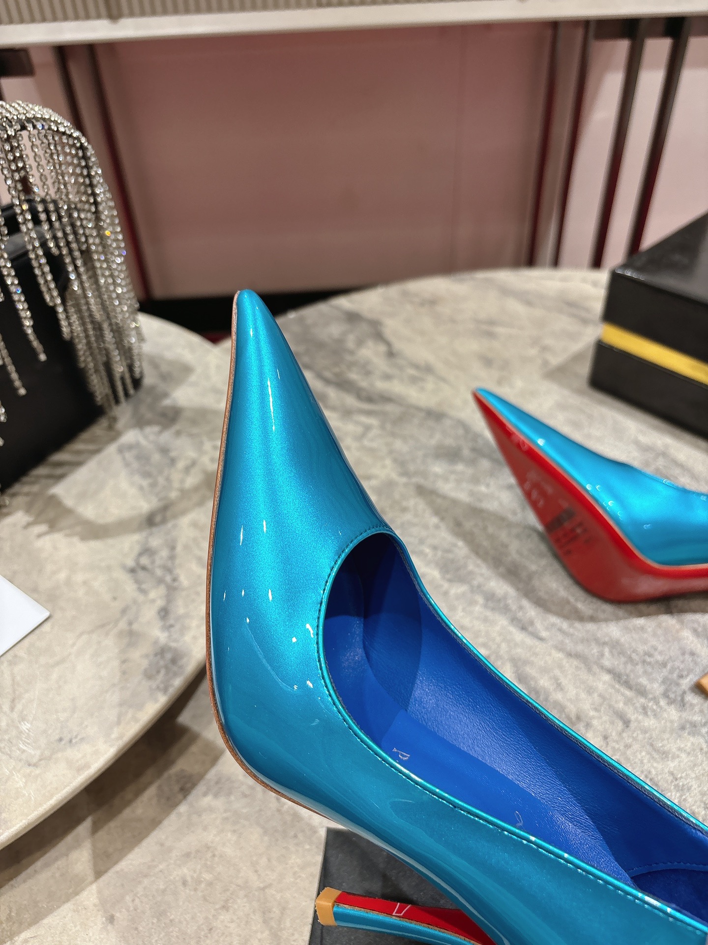 The One-Shoe: Louboutin Red Heel with Everlasting Red Base, Black Calf Skin, 10cm High - 图片 7