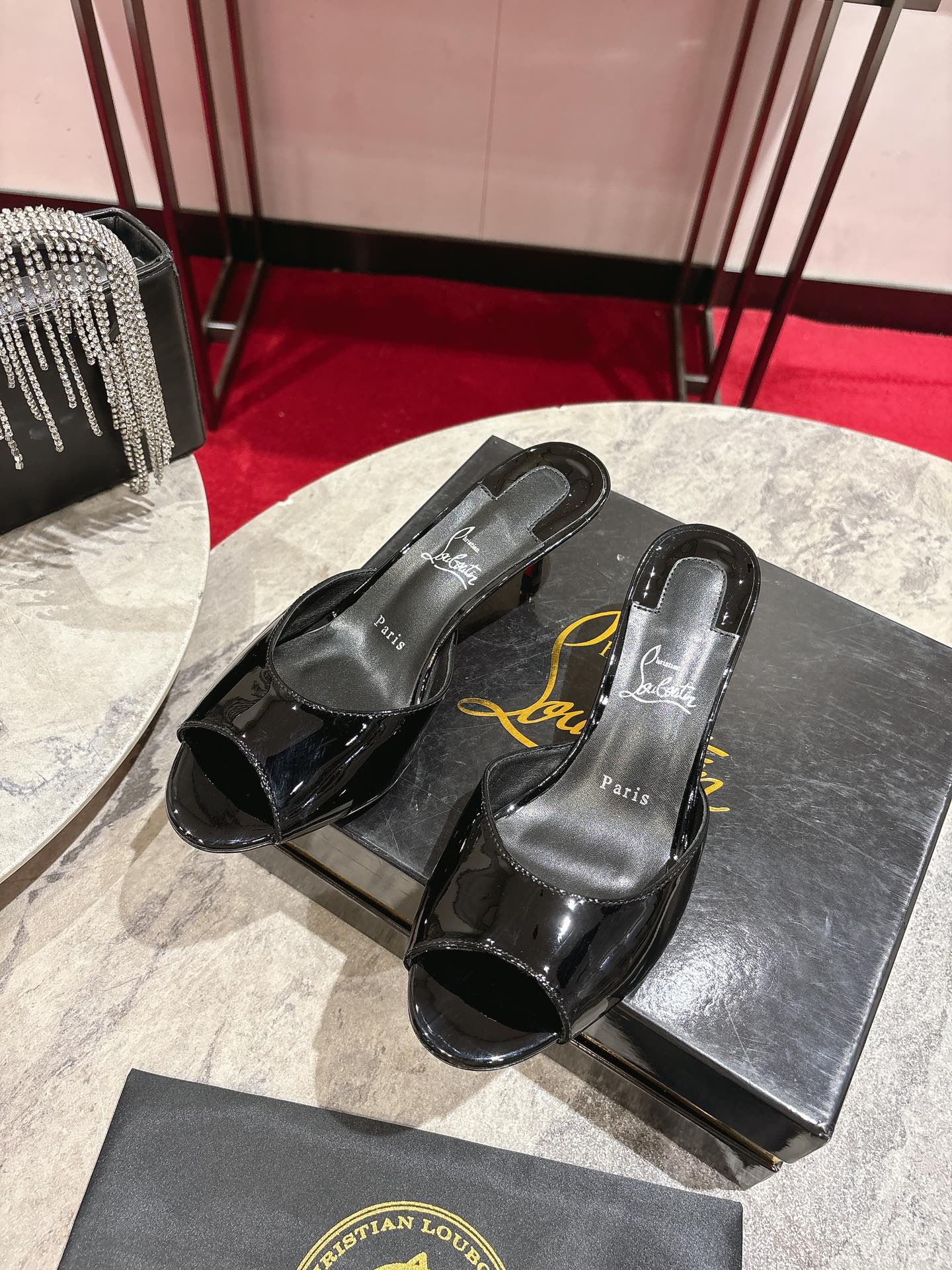 Christian Louboutin тапкі — вяснова-летняя калекцыя навінак — топ-якасць