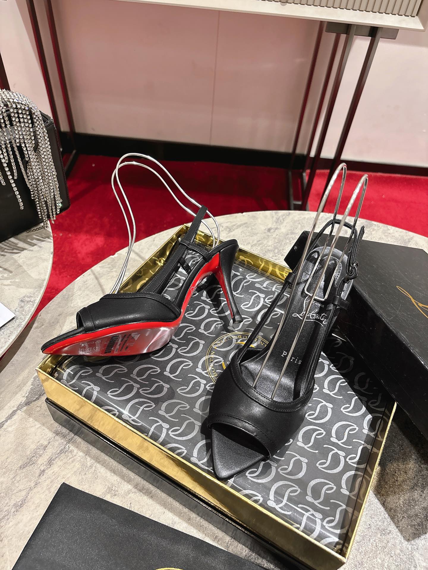 Christian Louboutin White Calfskin Sandals with Crystal Detail, 85mm heel, sizes 34-43. Signature red soles. - 图片 6