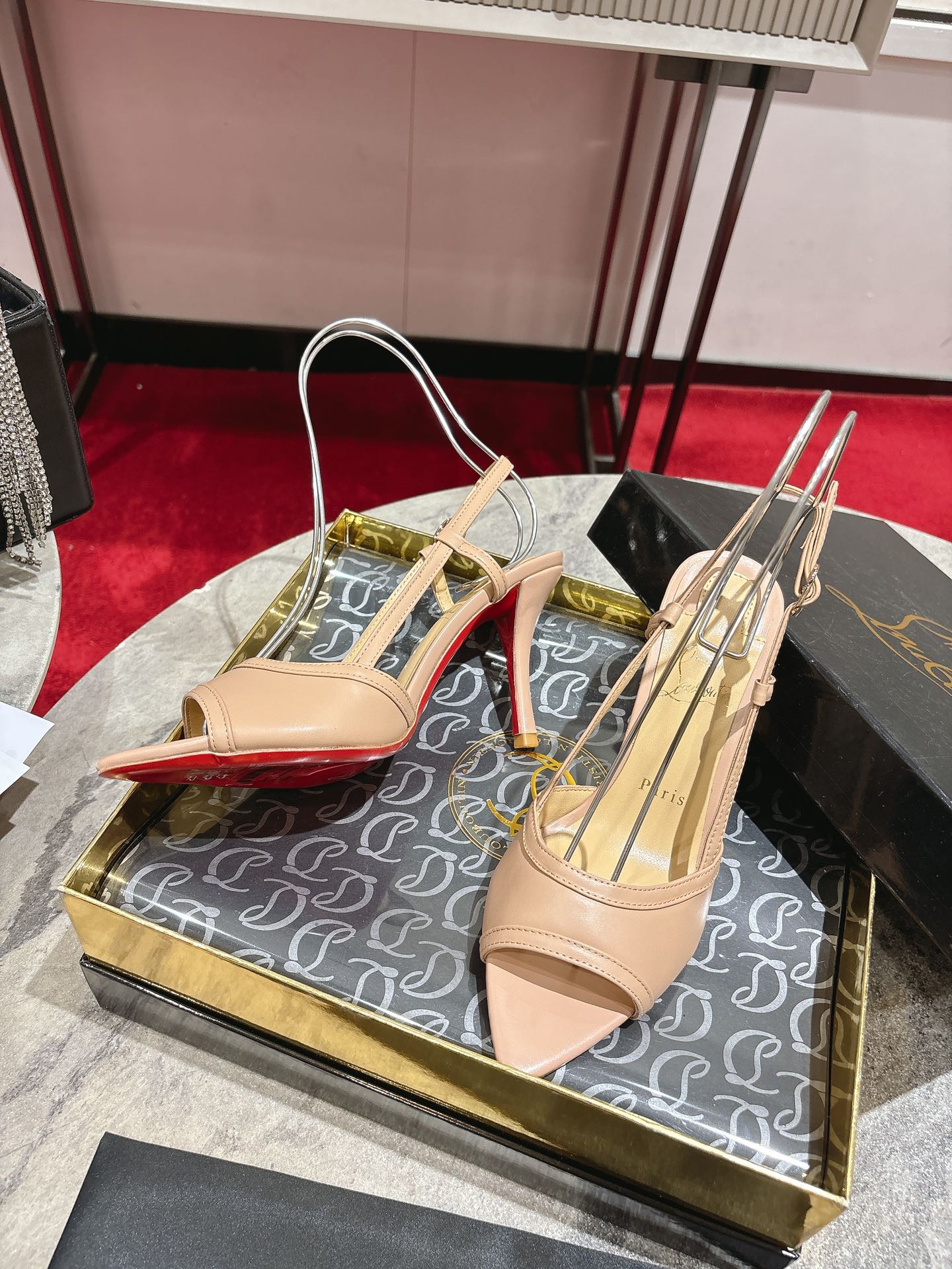 “Christian Louboutin White Calf Skin Crystal Sandals with 85mm Heel Height | Size 34-43” - 图片 2