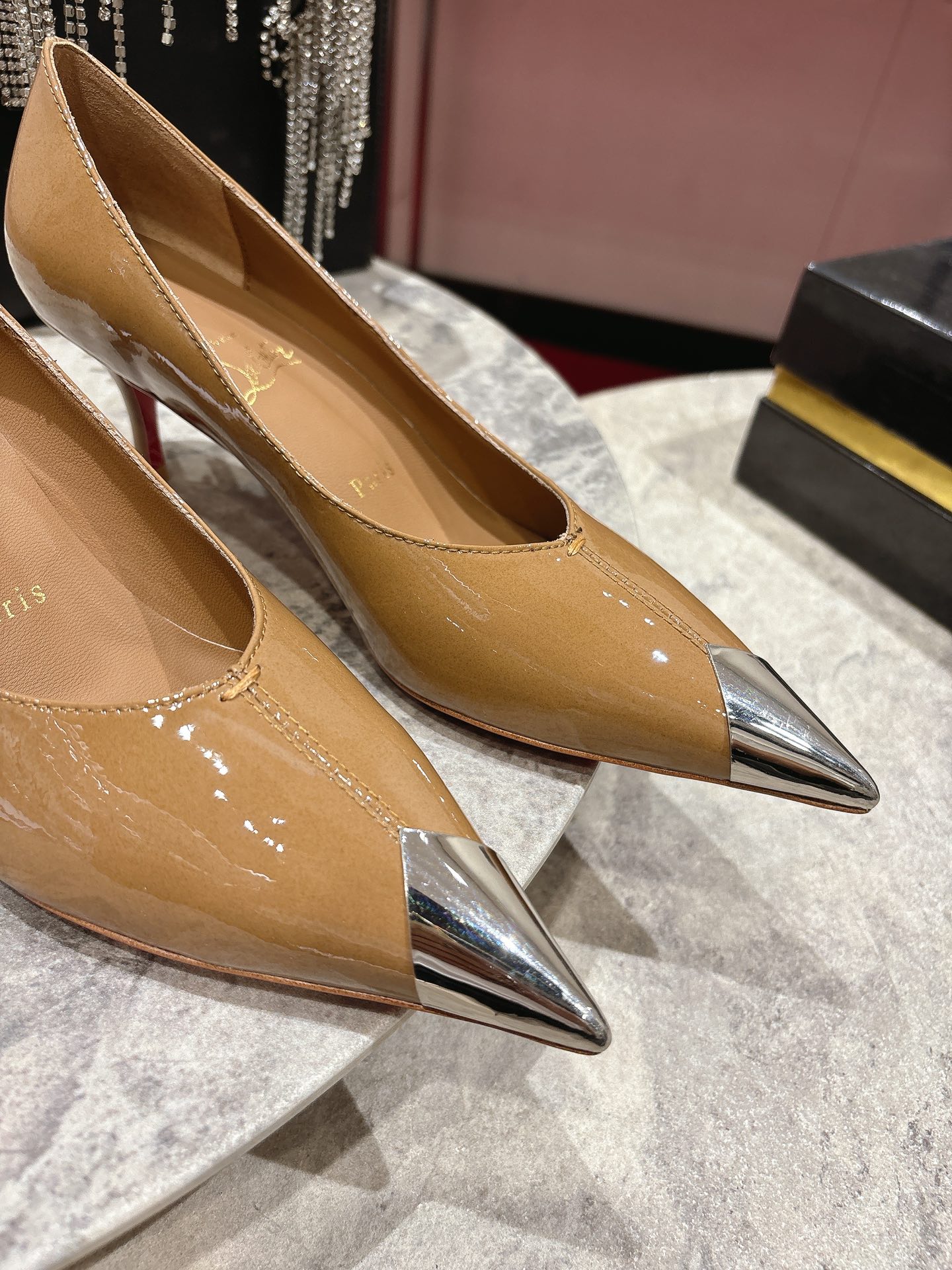 “Iconic Louboutin Black High Heel Shoe with Everlasting Red Base – Size 35-43” - 图片 7