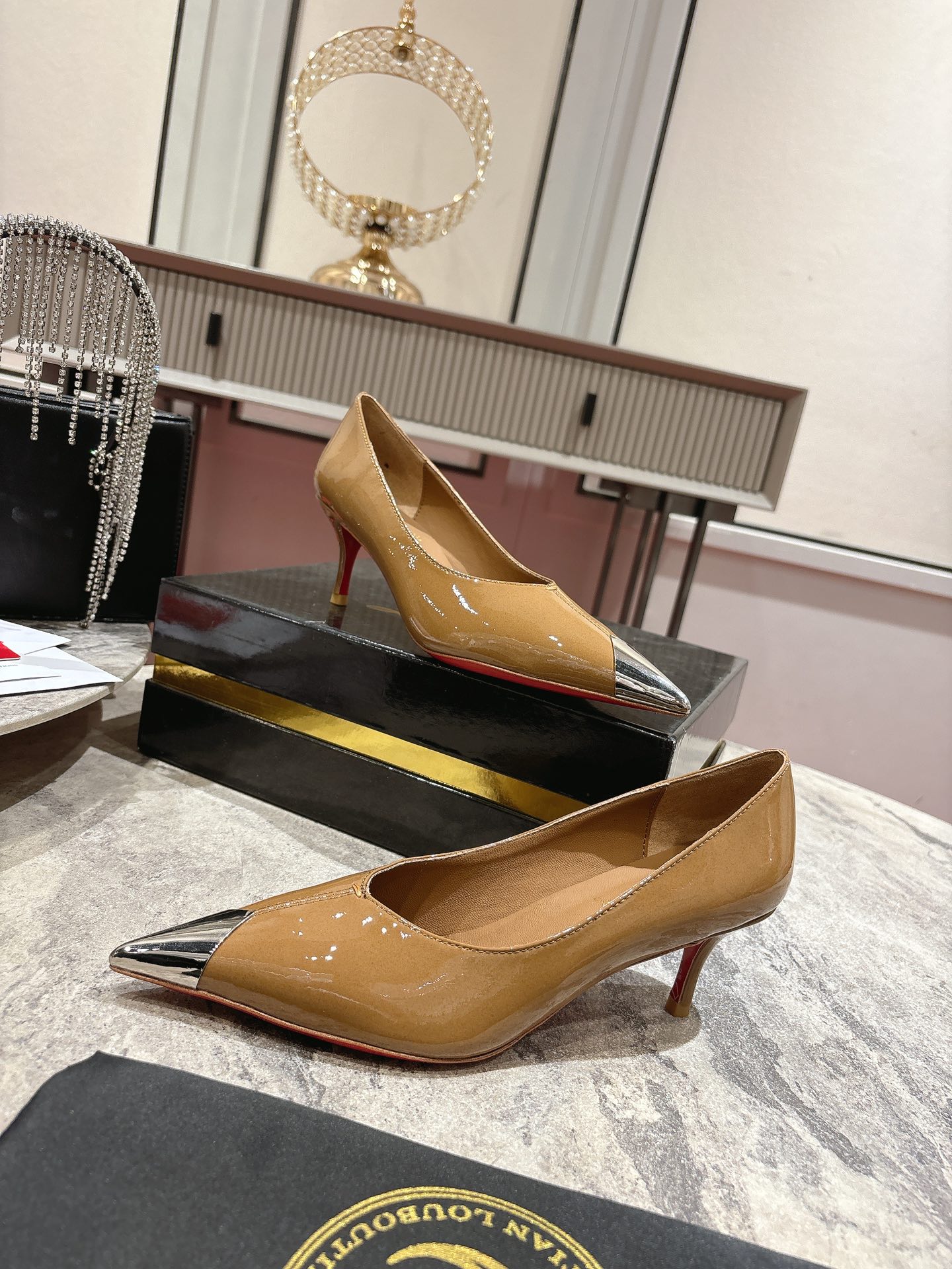 “Iconic Louboutin Black High Heel Shoe with Everlasting Red Base – Size 35-43” - 图片 5