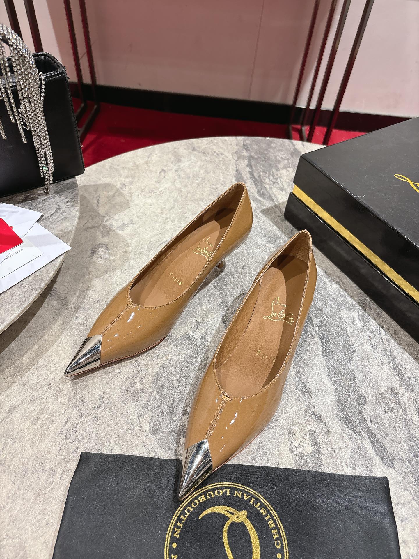 “Iconic Louboutin Black High Heel Shoe with Everlasting Red Base – Size 35-43”