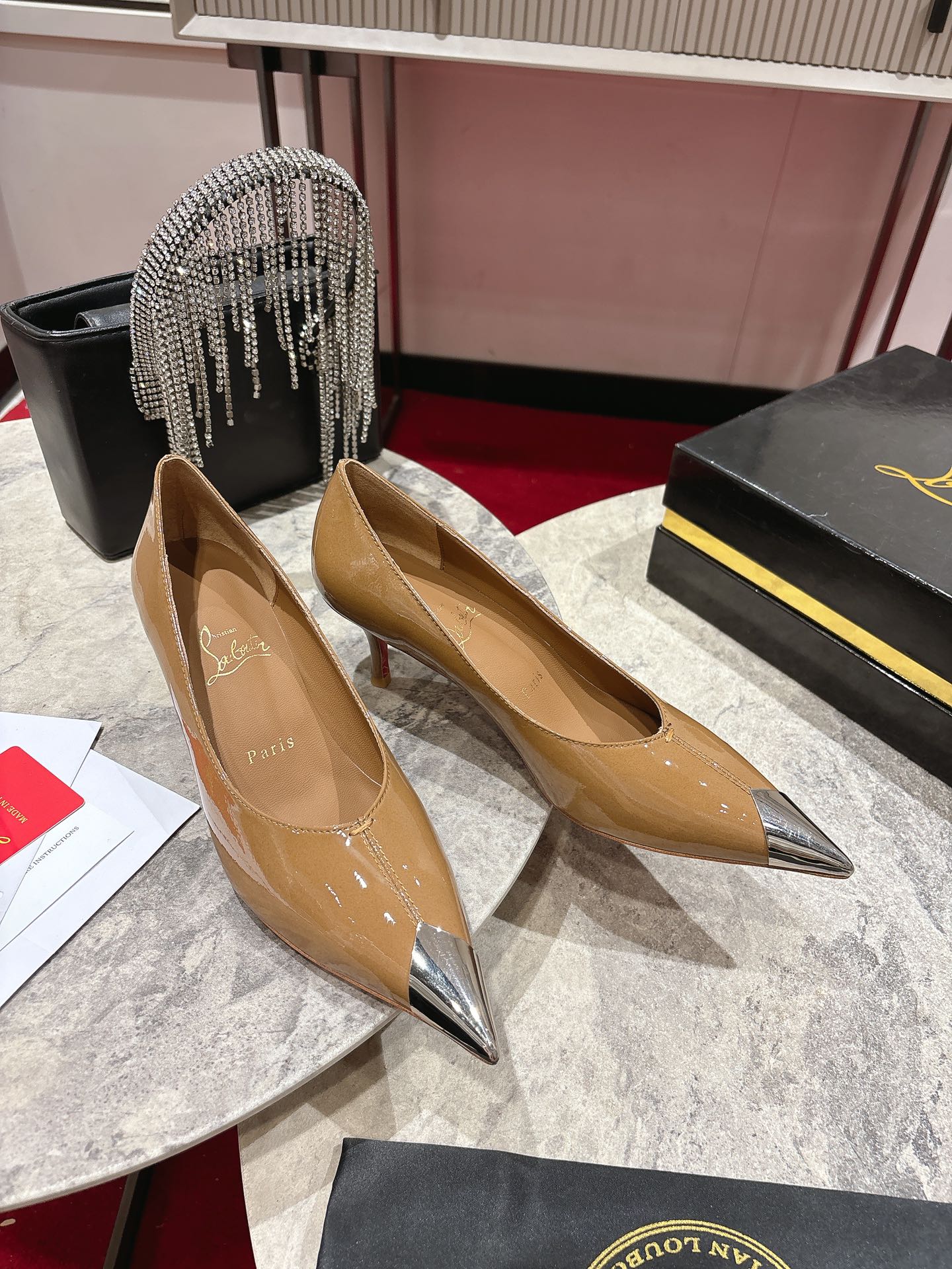 “Iconic Louboutin Black High Heel Shoe with Everlasting Red Base – Size 35-43” - 图片 6