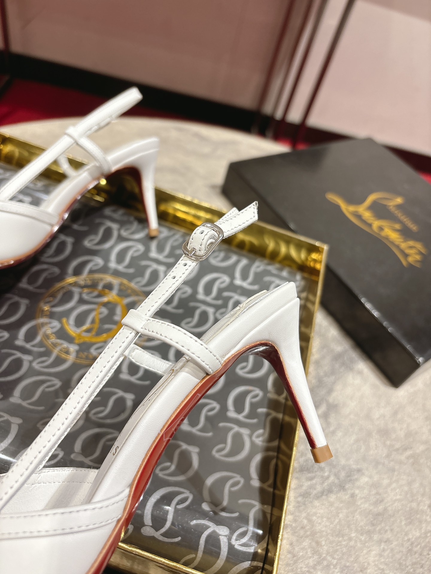 Christian Louboutin White Calfskin Sandals with Crystal Embellishments, 65mm heel, sizes 34-42. - 图片 7